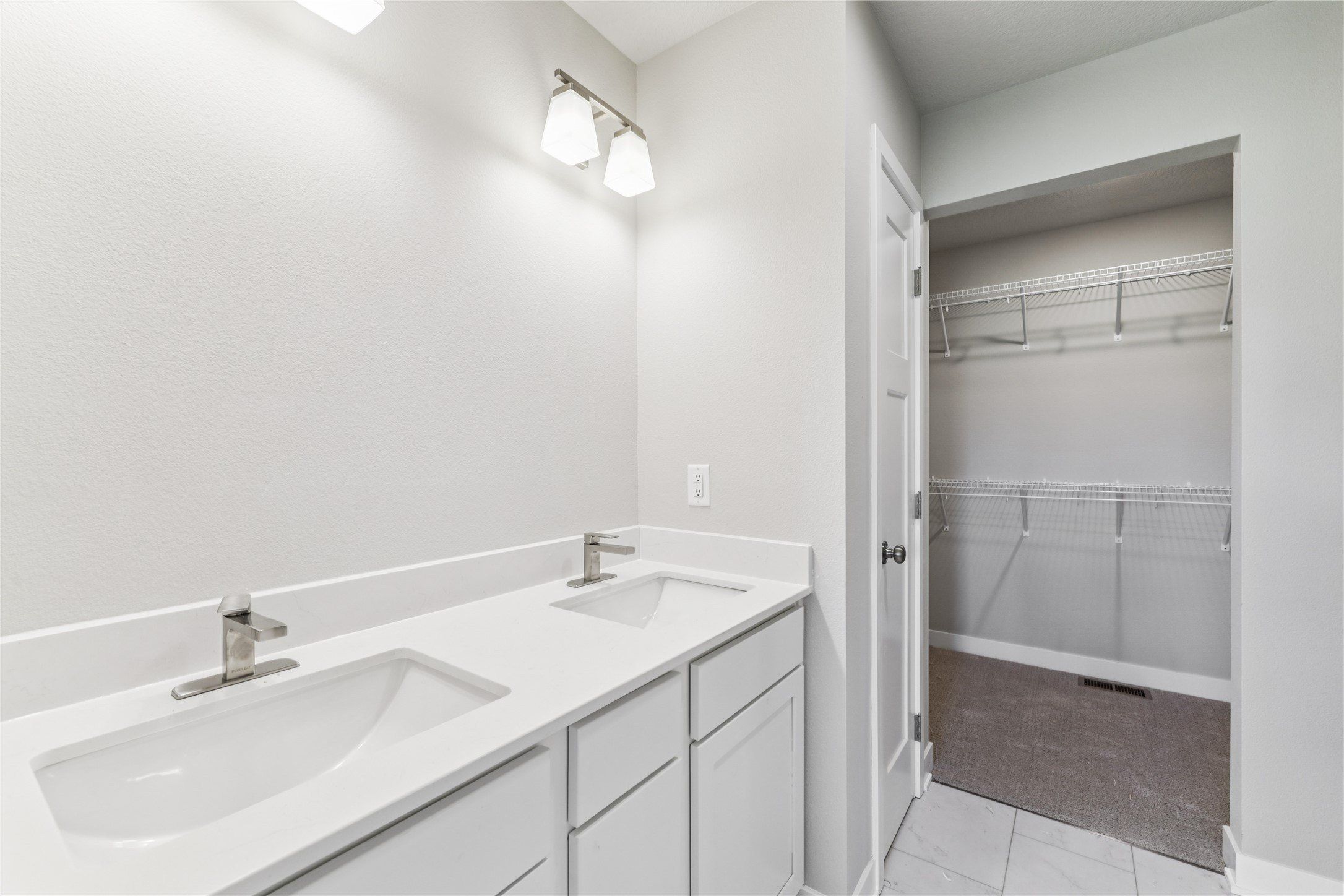 4418 Nw Olivia Lane. Ankeny, IA 50023