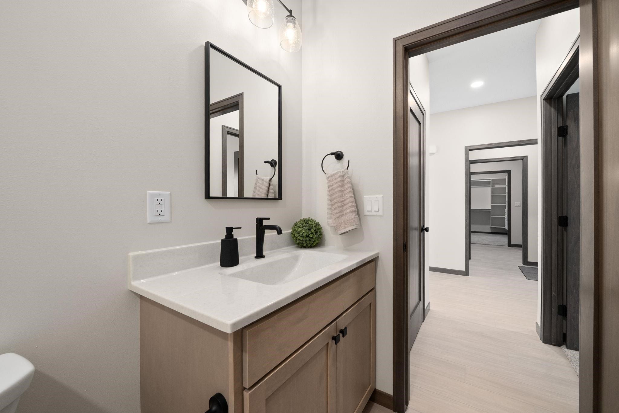 1403 Castle Street. Larchwood, IA 51241