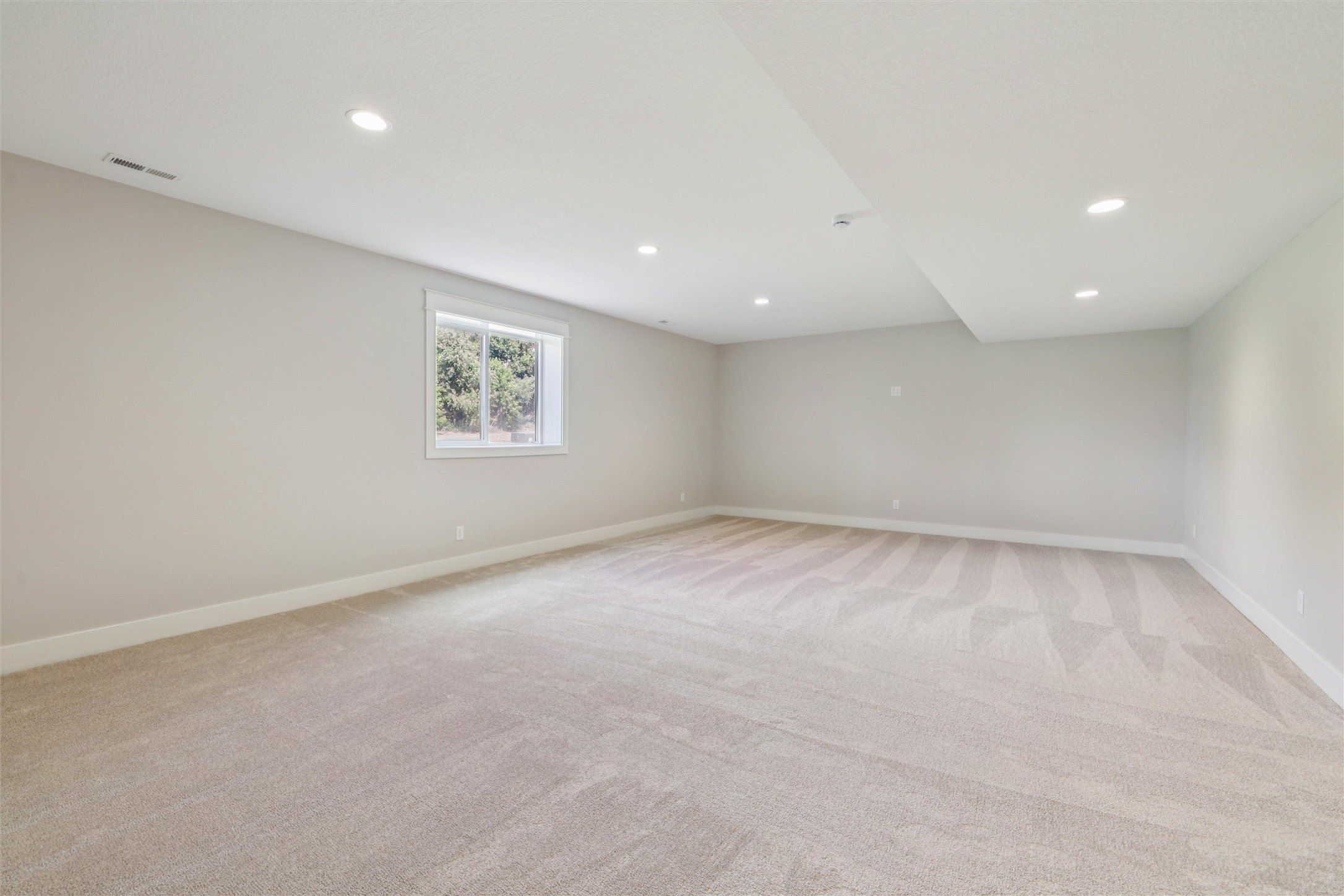 475 Se Walnut Woods Drive. West Des Moines, IA 50265