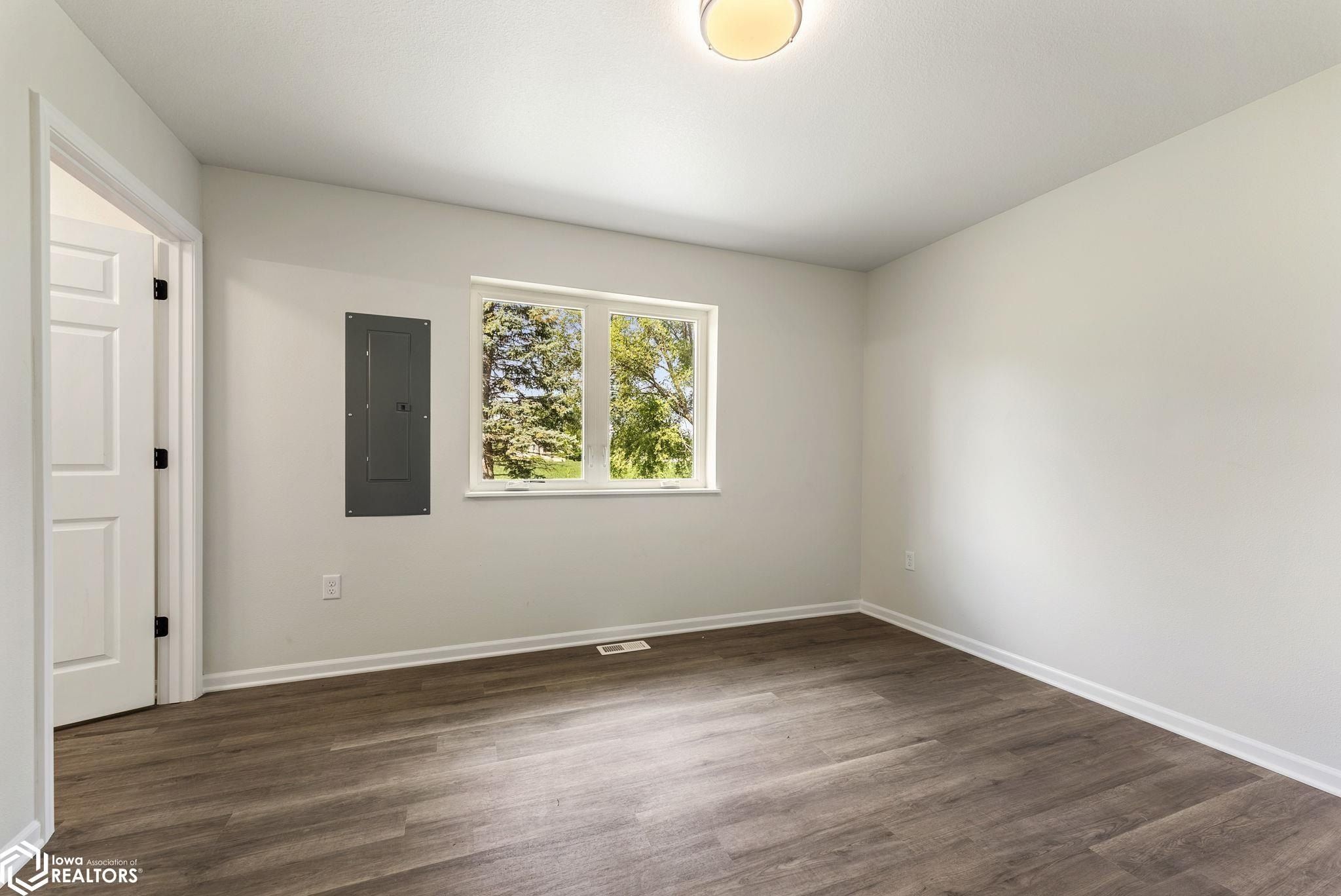 103 N Vine Street. Morning Sun, IA 52640