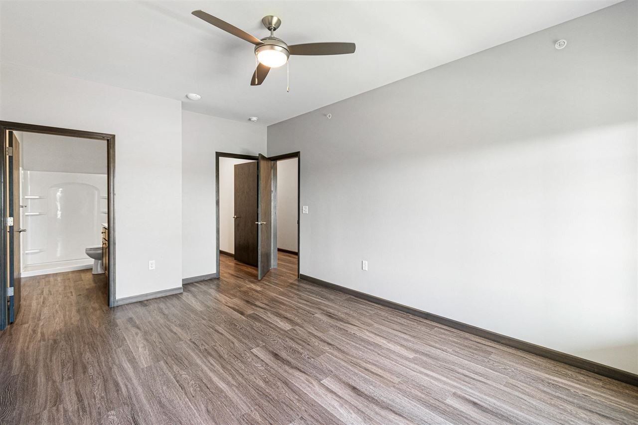 2875 Spring Rose Cir 106. Coralville, IA 52241