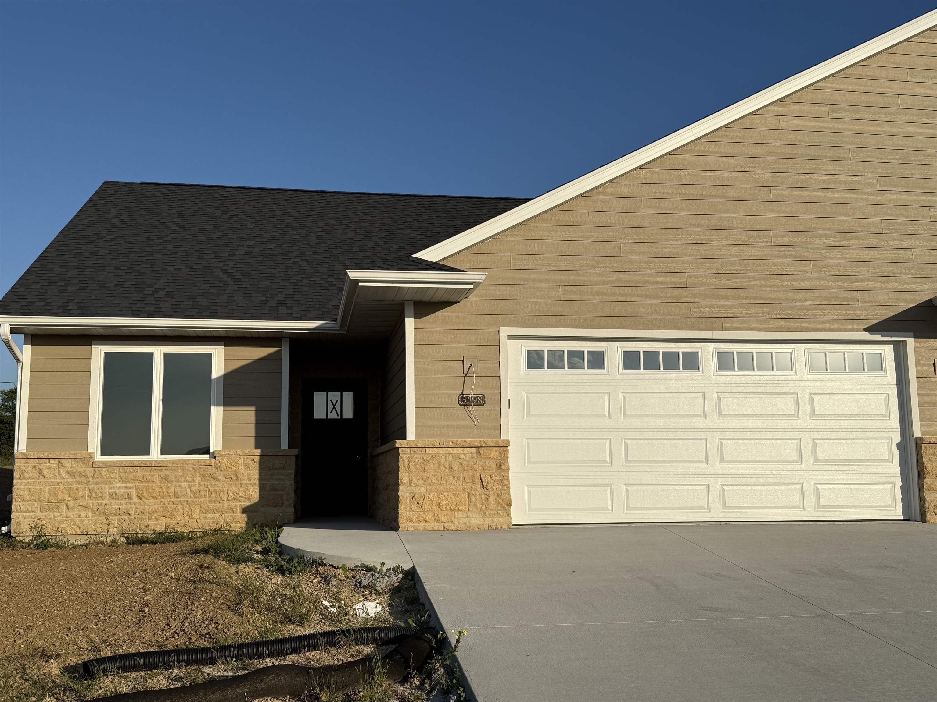 3598 Wagon Wheel. Dubuque, IA 52002