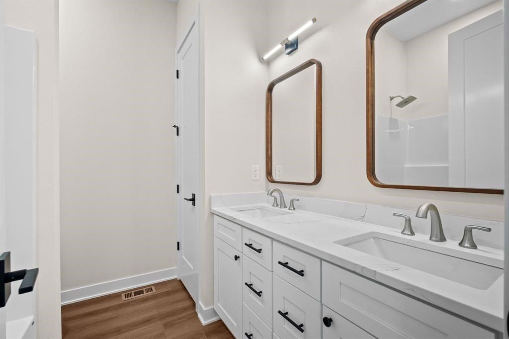 18272 Alderleaf Drive. Clive, IA 50325