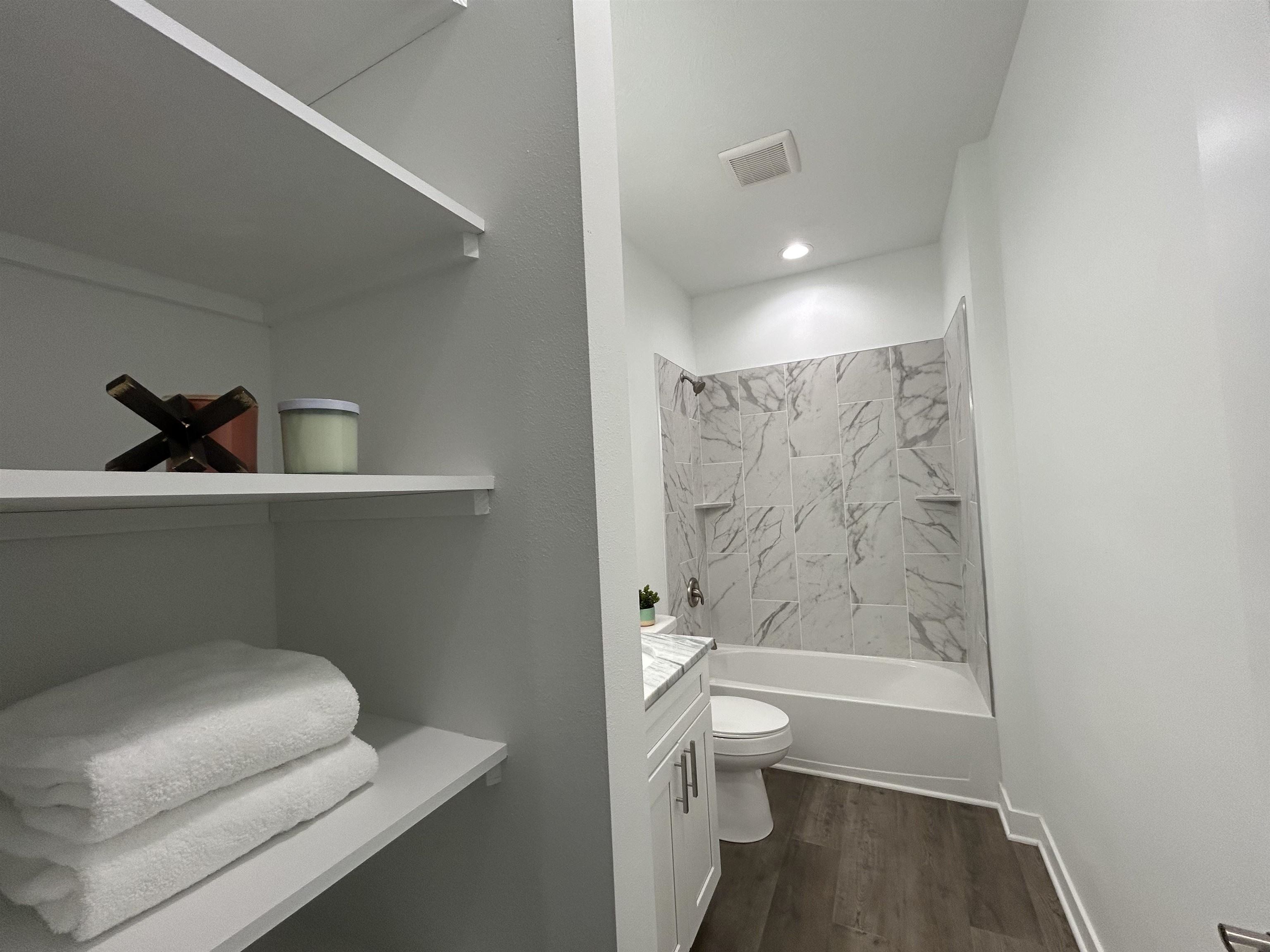 708 17Th St Se. Orange City, IA 51041