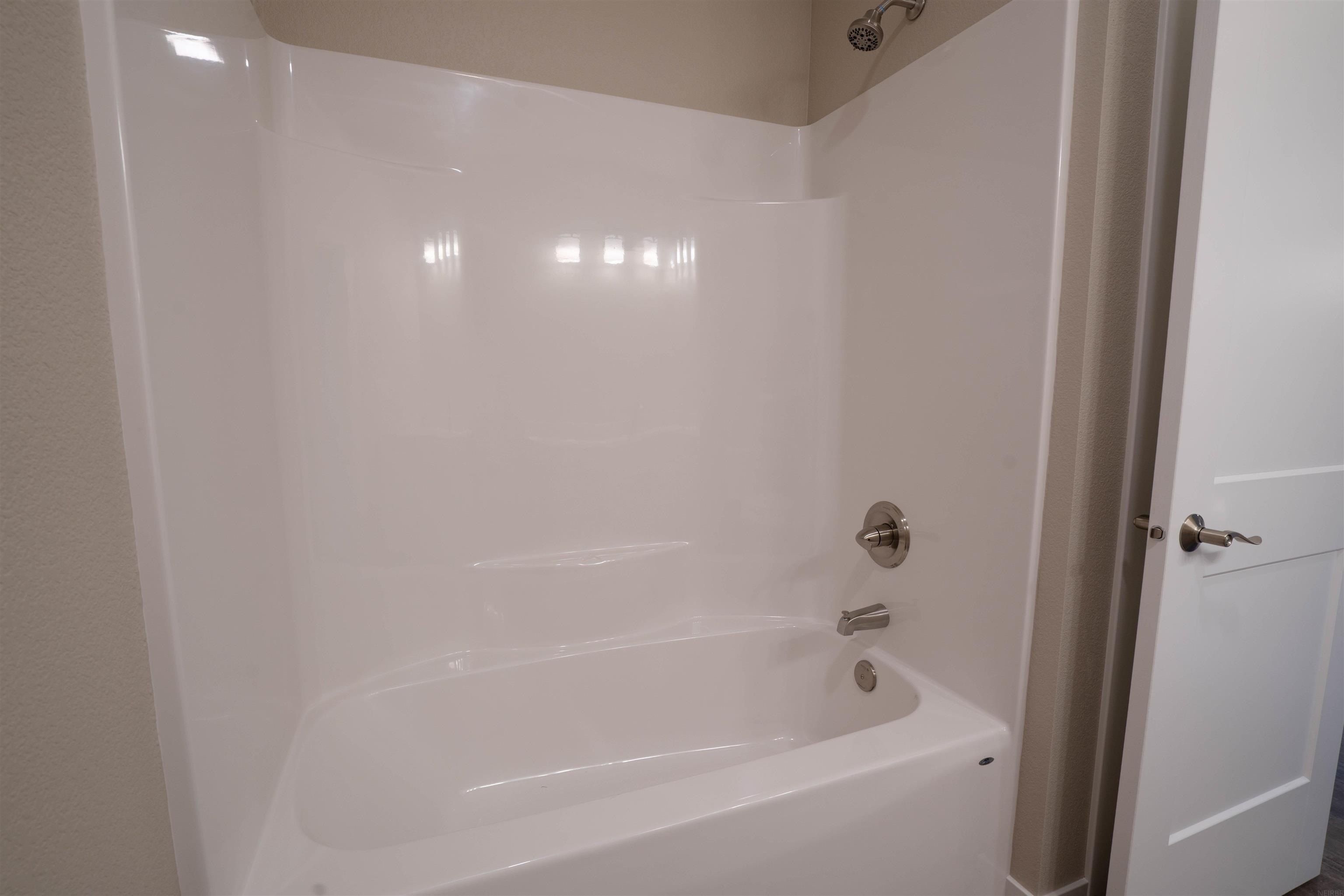 617 4Th Street Unit Middle Unit. Dike, IA 50624