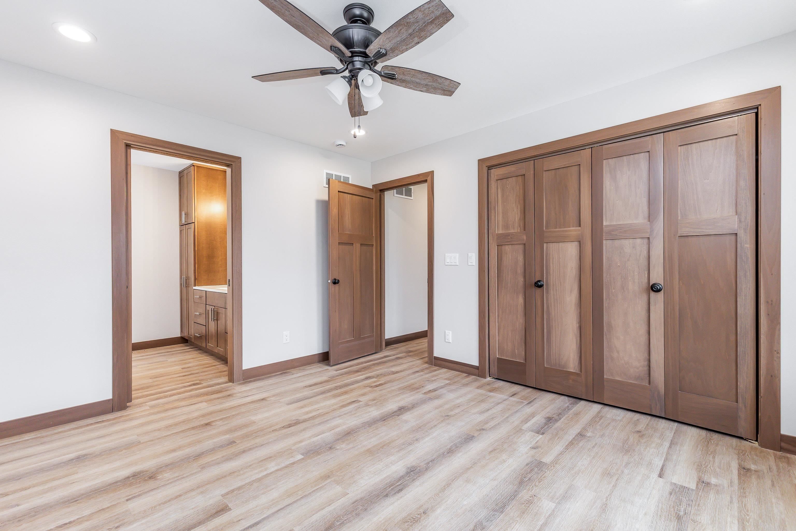 860 Sunshine. Holy Cross, IA 52053