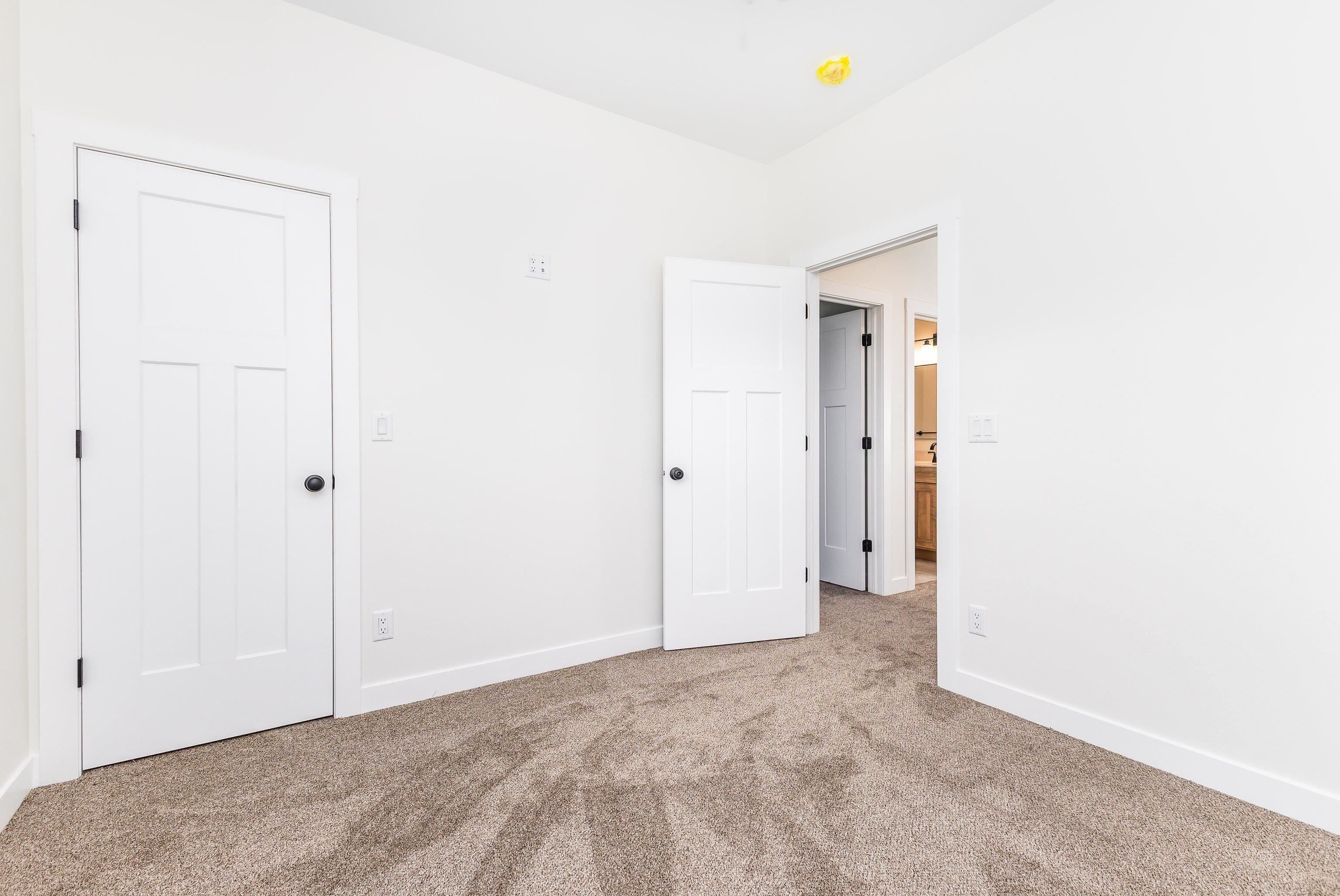 6074 Stockwood. Asbury, IA 52002