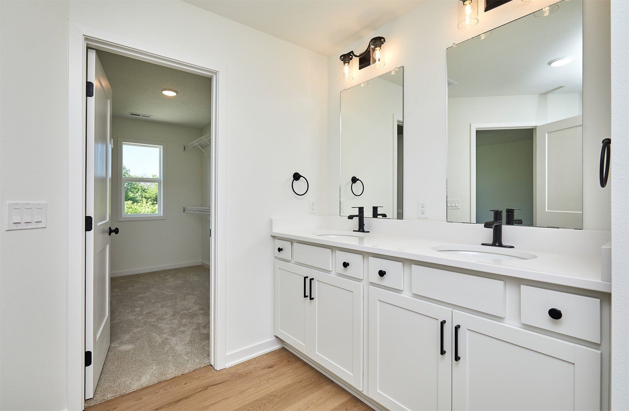 1077 Nw Macarthur Lane. Waukee, IA 50263