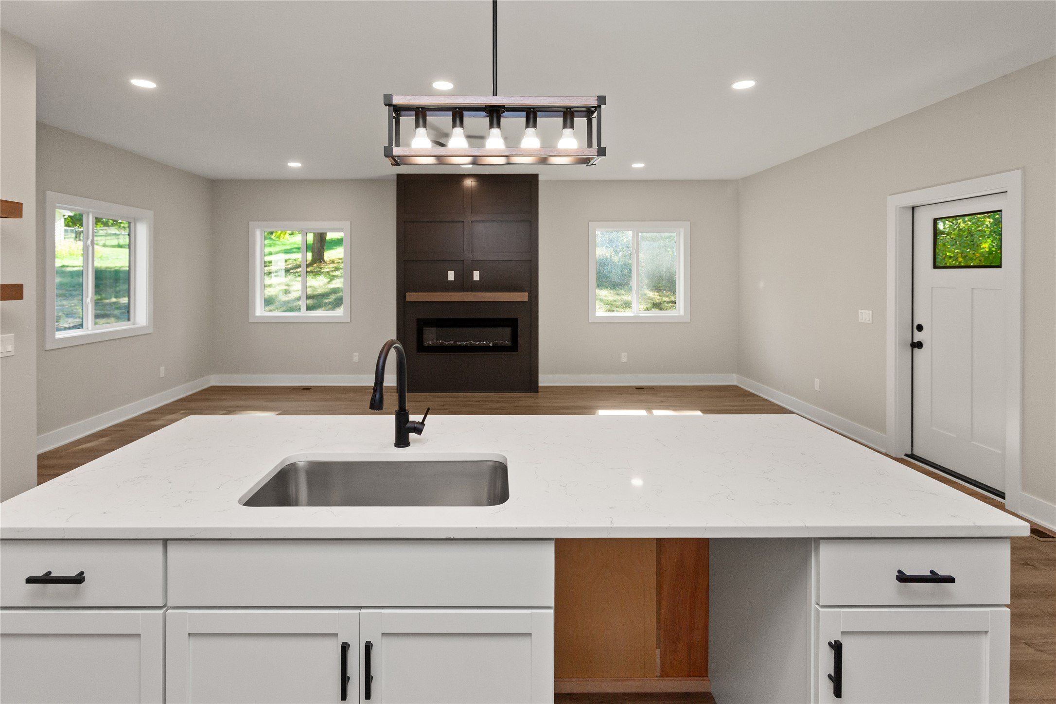 1421 Pioneer Road. Des Moines, IA 50320