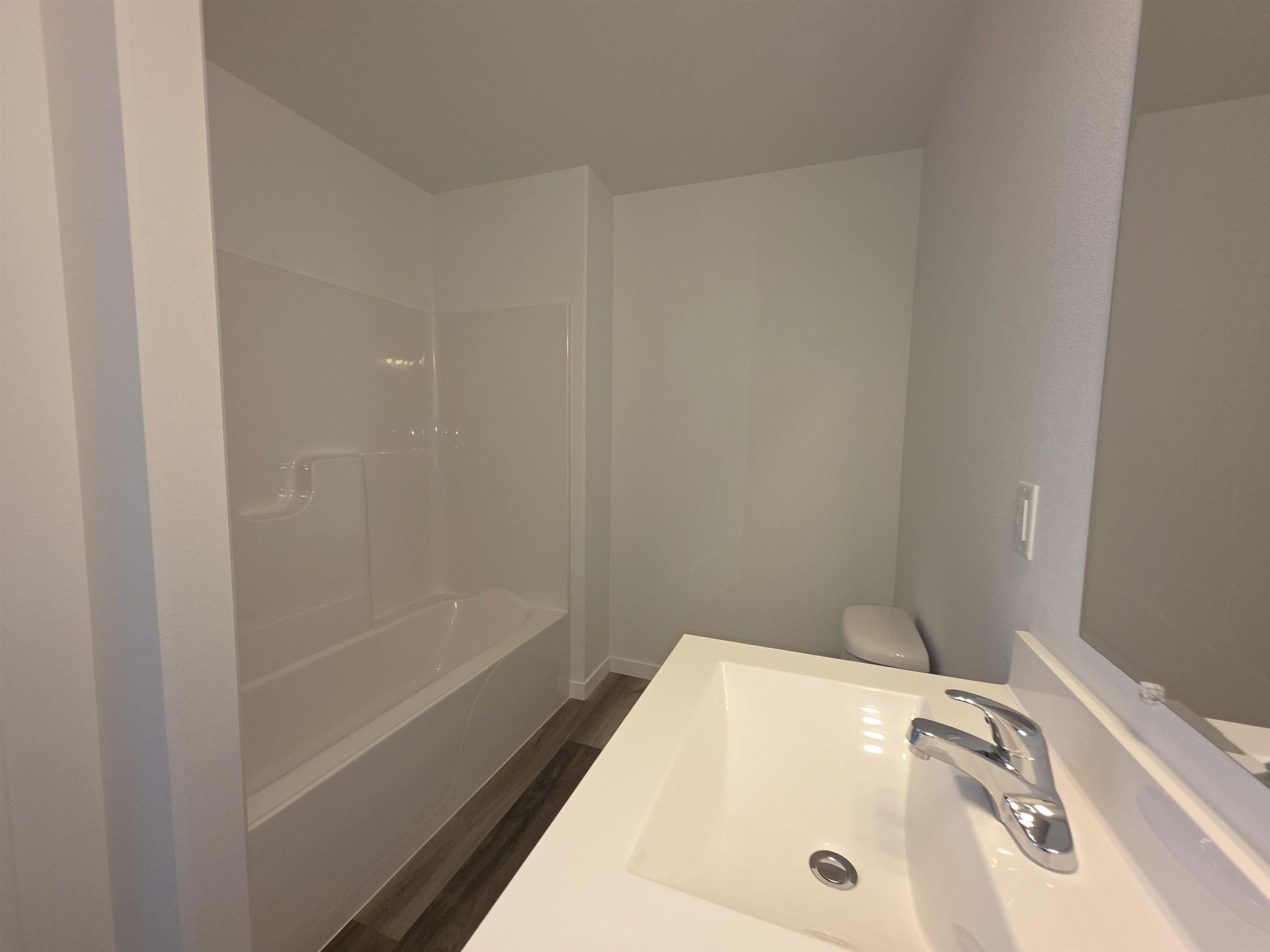 612 Grindstone Circle. Waterloo, IA 50702