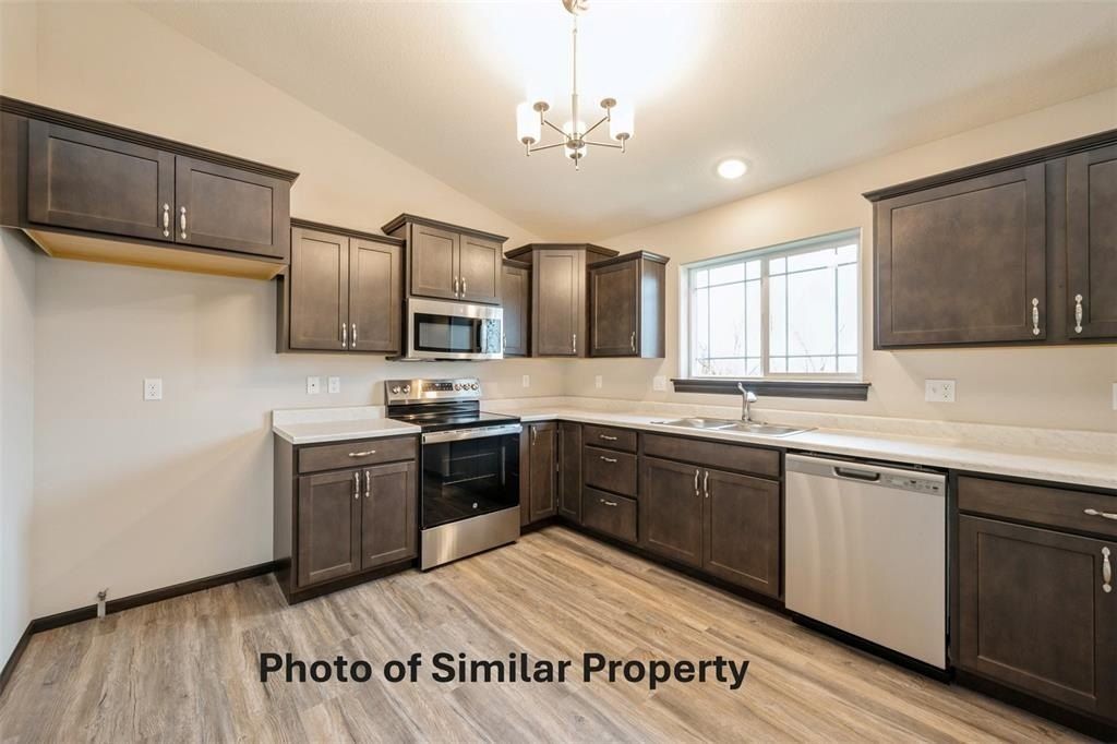 1812 Holly Meadow Avenue Sw. Cedar Rapids, IA 52404