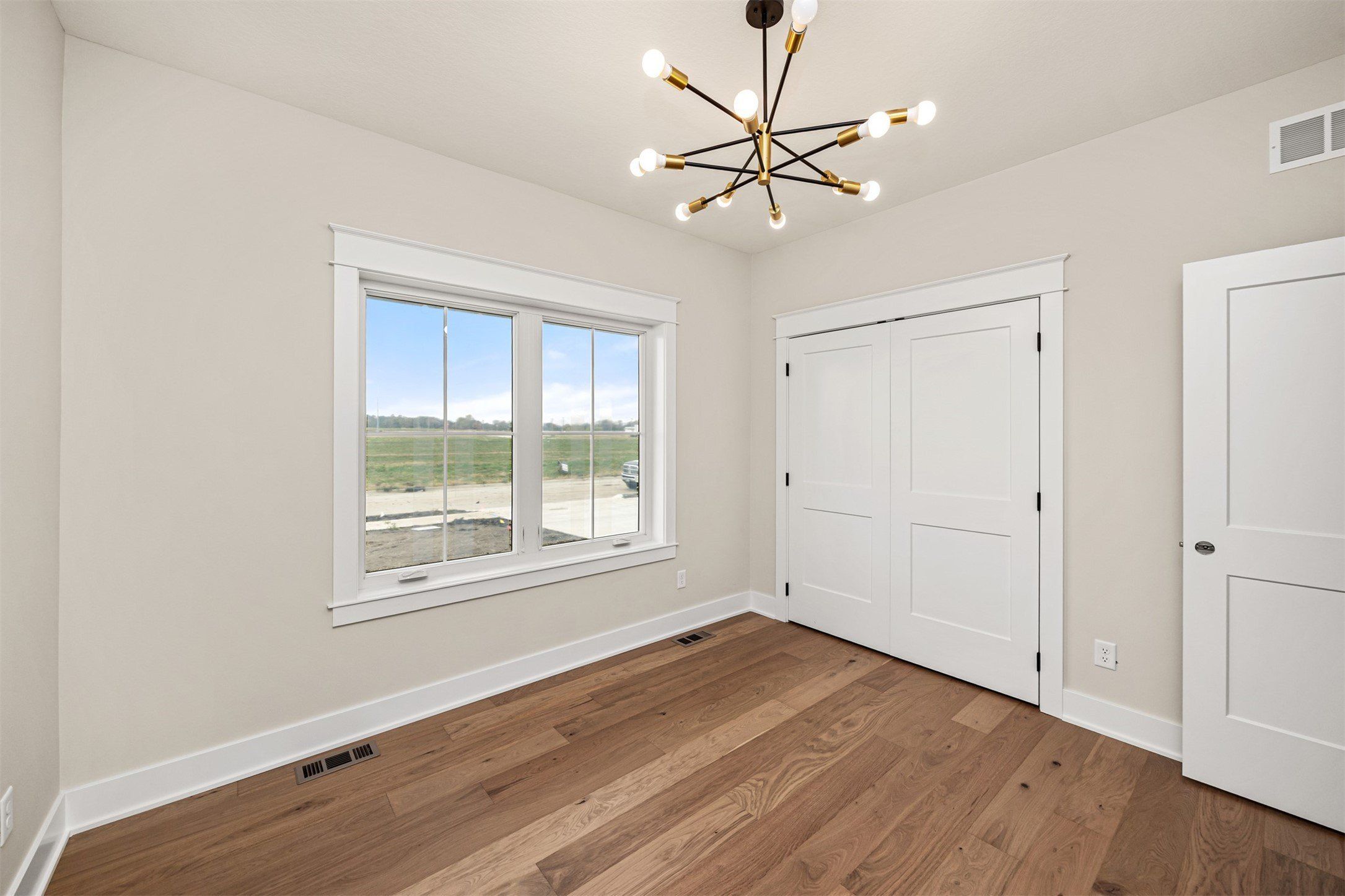 16620 Deerview Drive. Urbandale, IA 50323