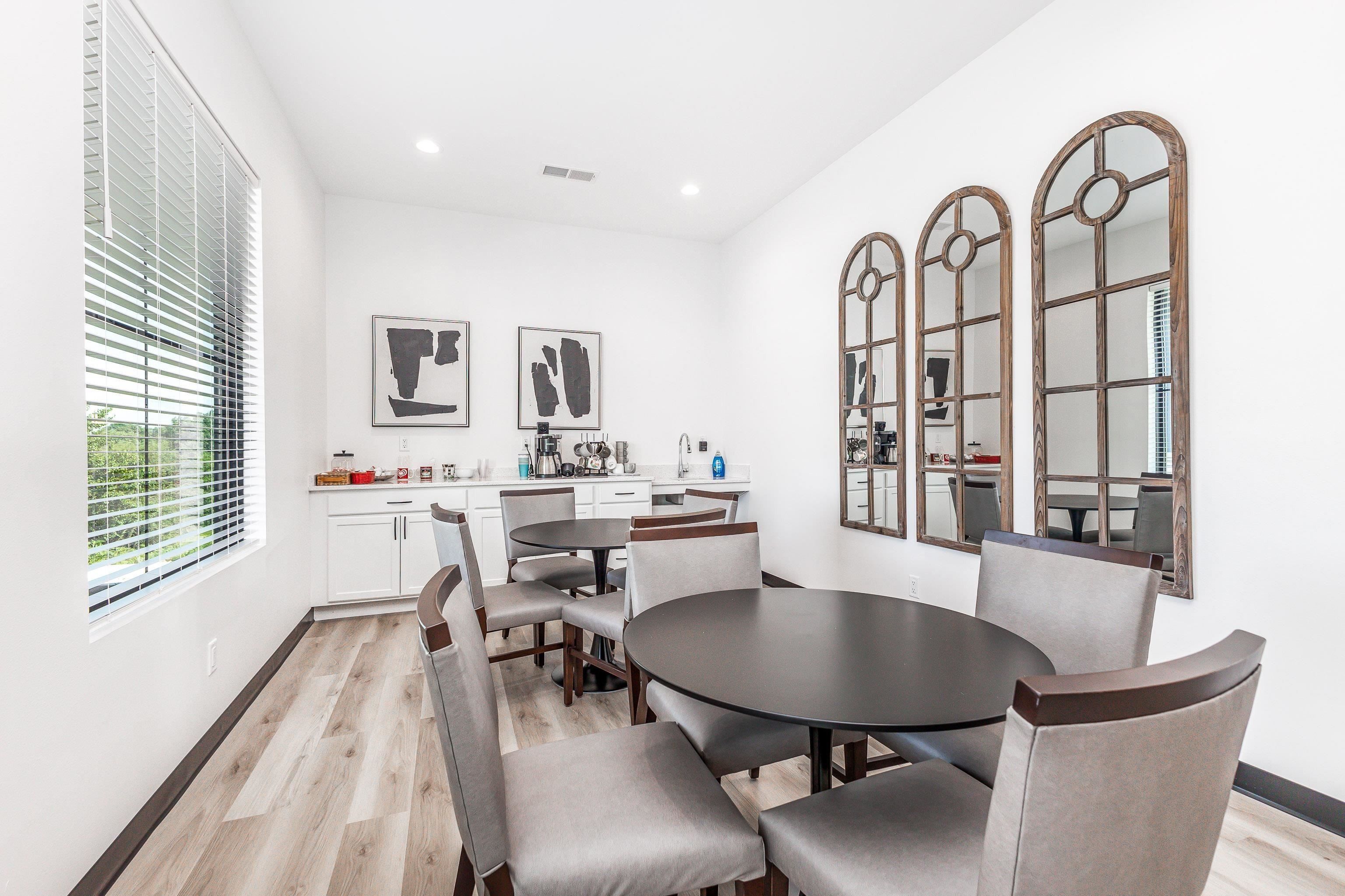 3665 Vintage. Dubuque, IA 52002