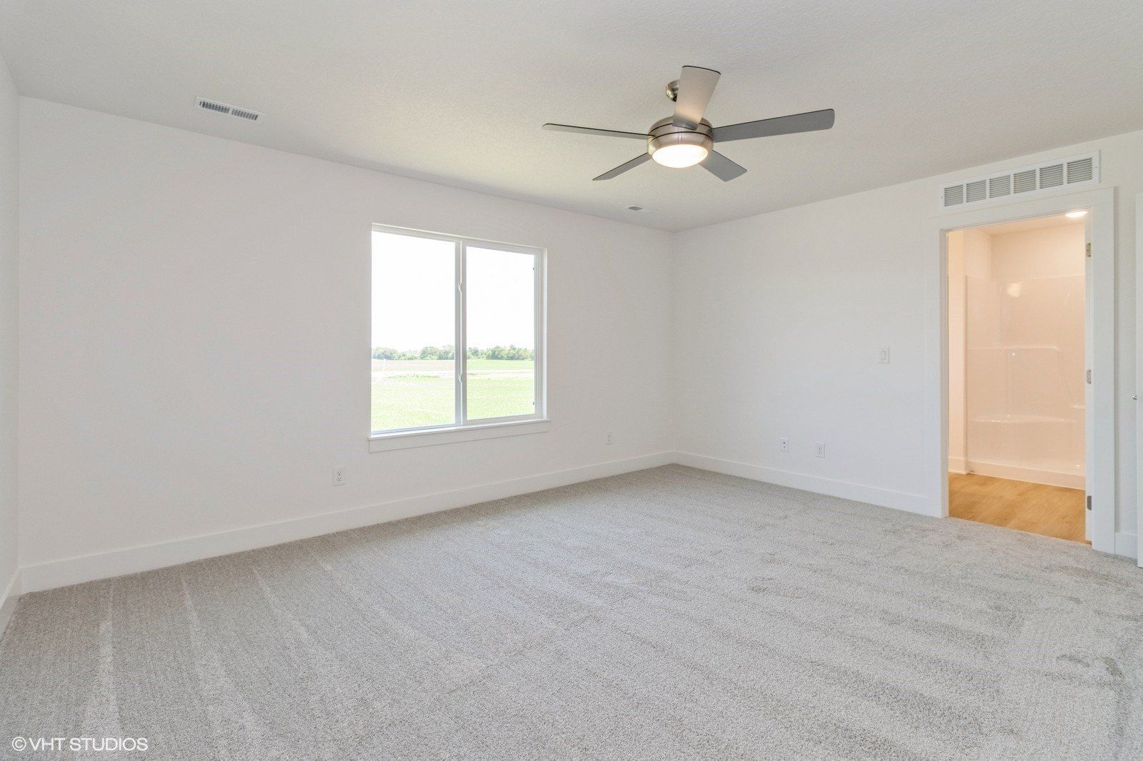 6802 Se 7Th Avenue. Pleasant Hill, IA 50327