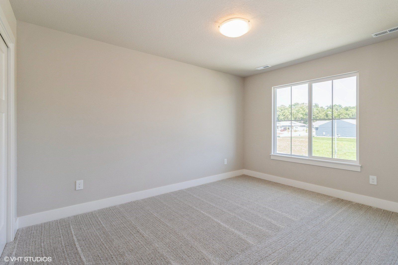 2426 E 50Th Court. Des Moines, IA 50317