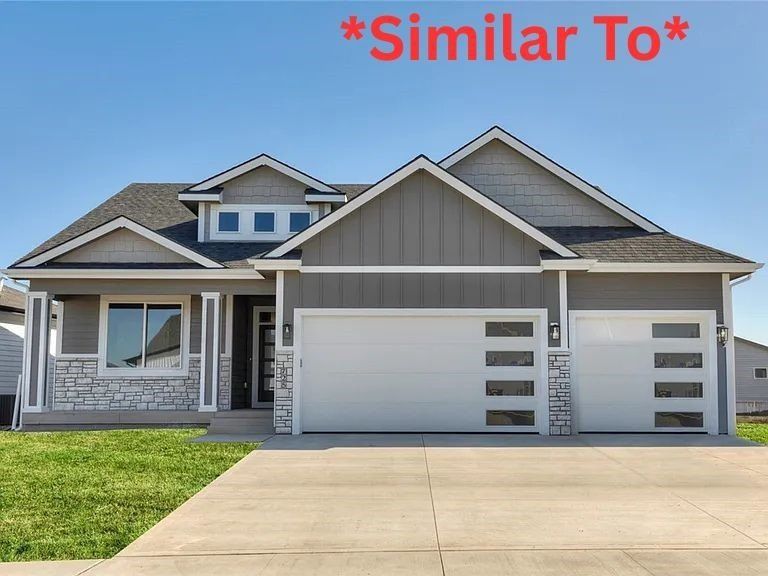 704 Ne Doe Pointe Drive. Ankeny, IA 50021