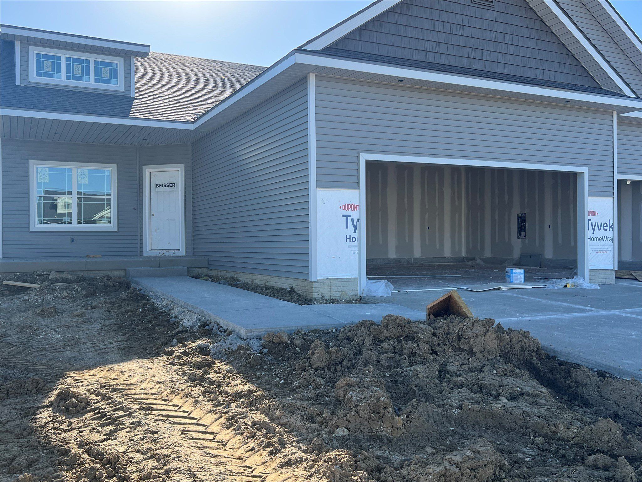 558 Se Hollow Court. West Des Moines, IA 50265