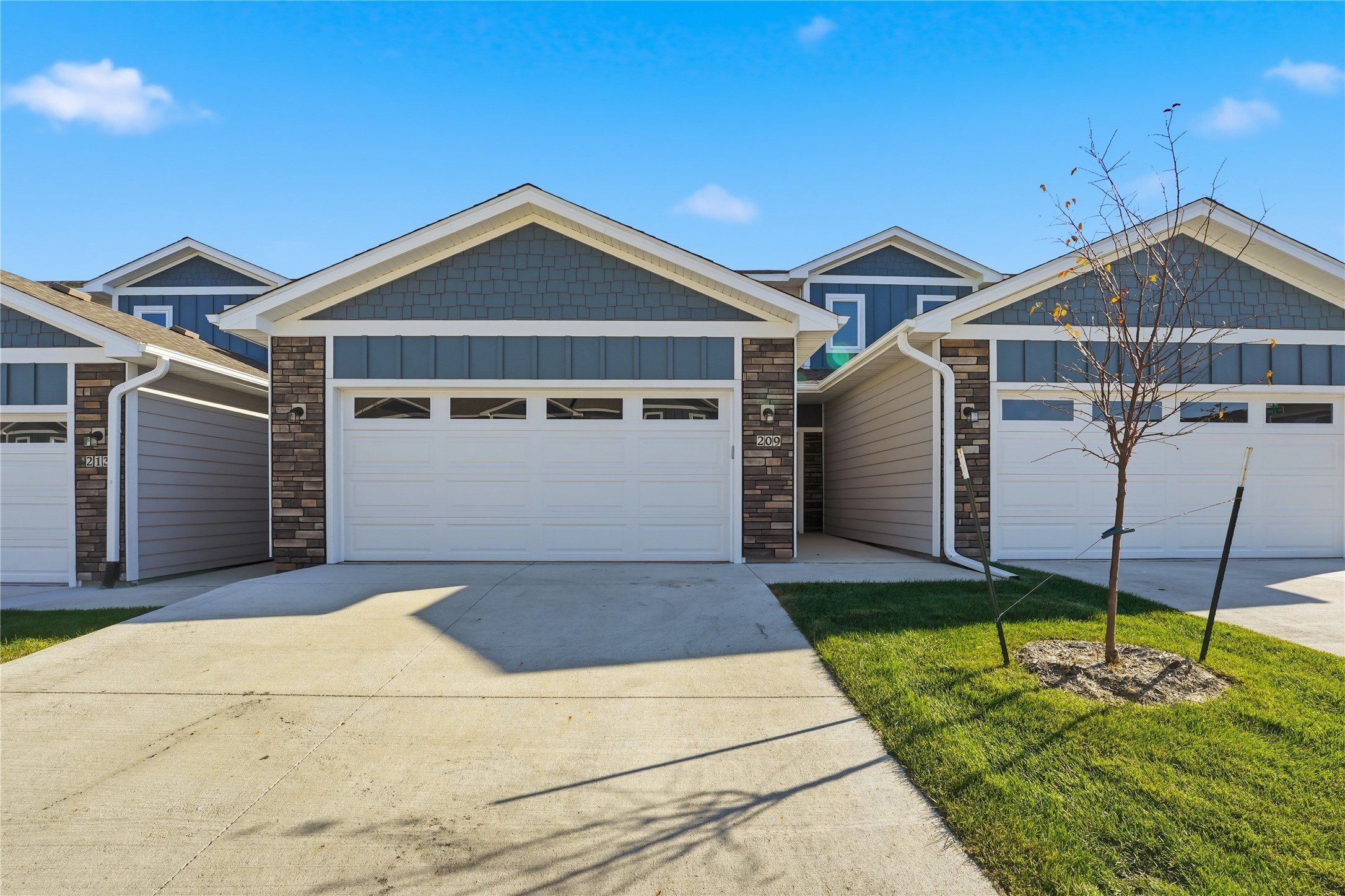 209 Nw Waverly Drive. Waukee, IA 50263