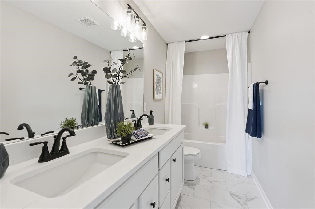 7000 Lake Ridge Avenue Unit 70. Des Moines, IA 50320