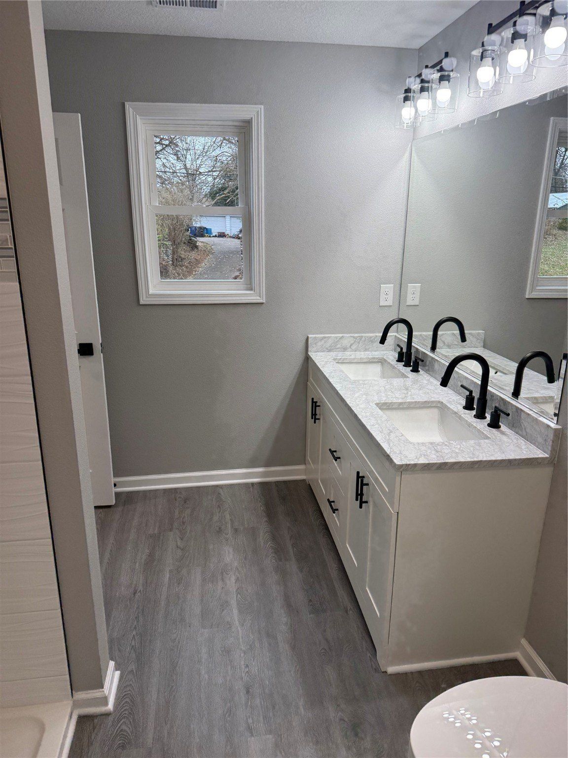 342 E Pleasant View Drive. Des Moines, IA 50315