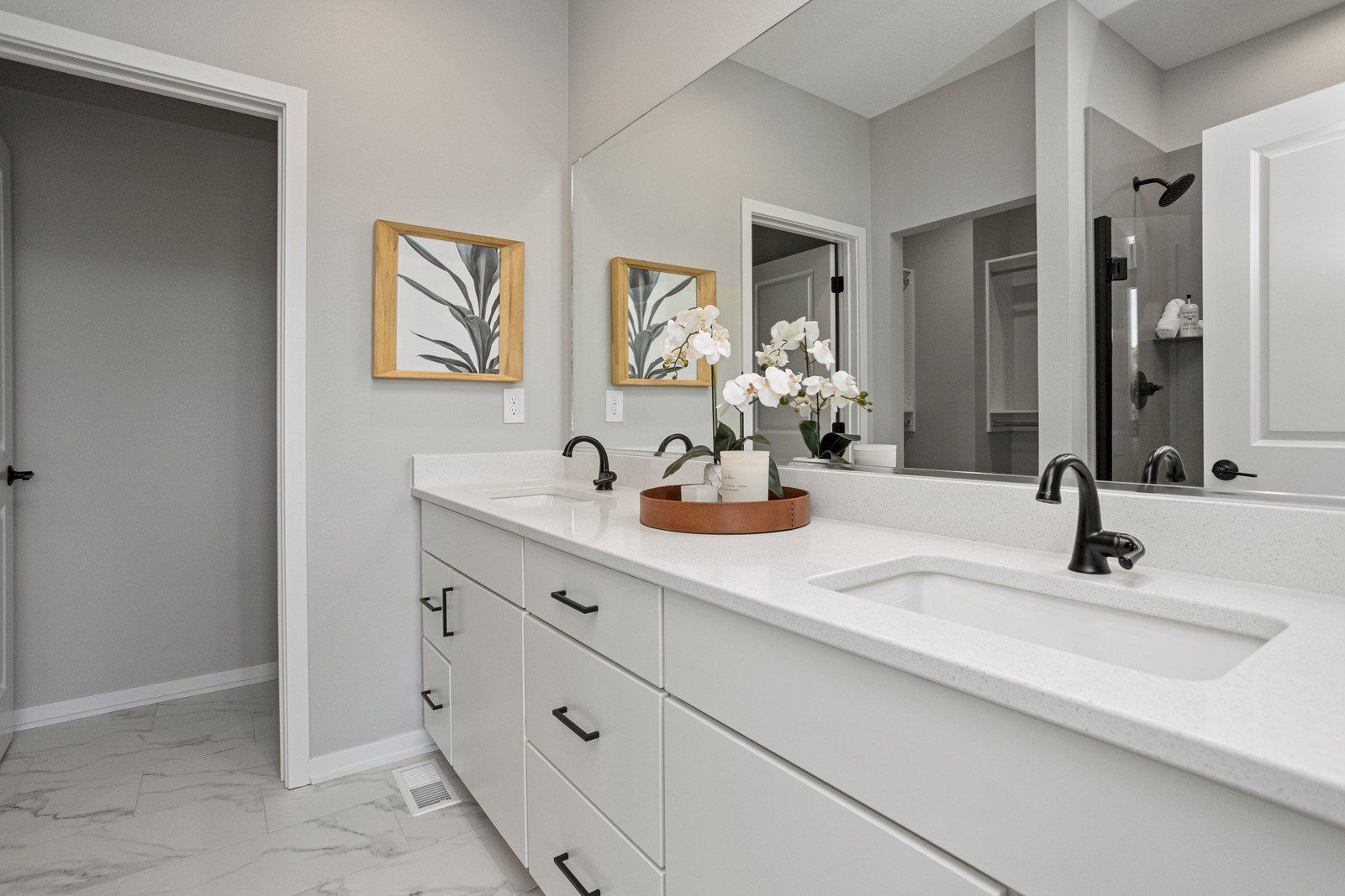 2730 Fleur Drive Unit 19. Des Moines, IA 50321