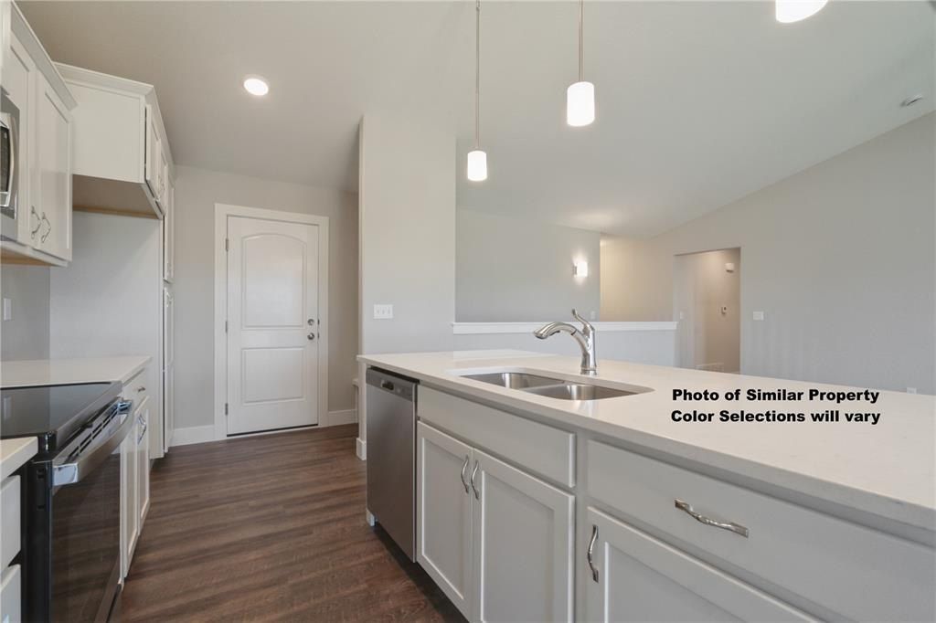 6199 Glenwood Drive. Marion, IA 52302