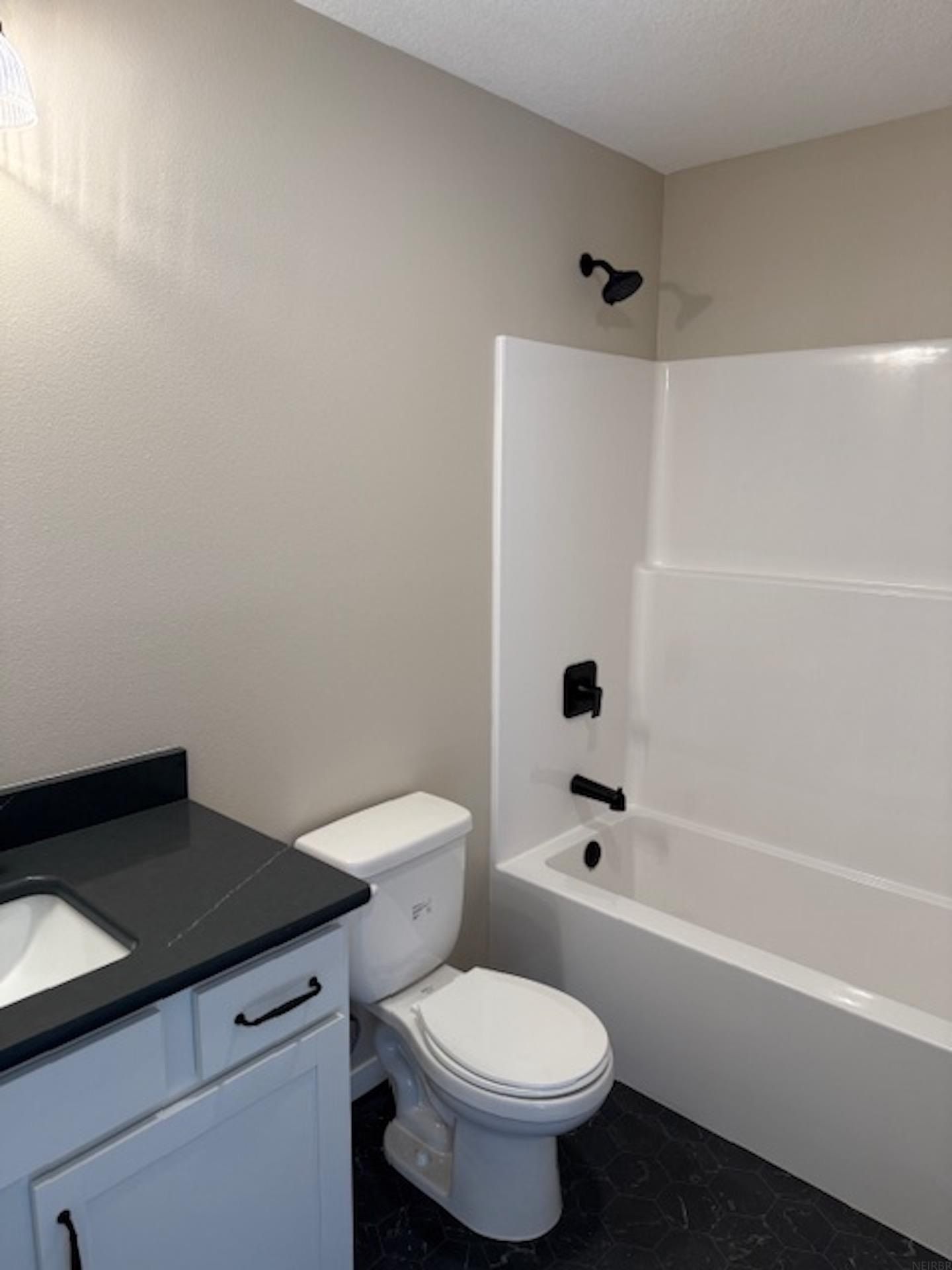 5768 Wall Street. Waterloo, IA 50701