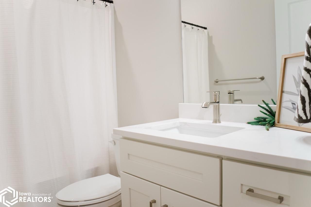 702 Patton Loop Drive. Avoca, IA 51521