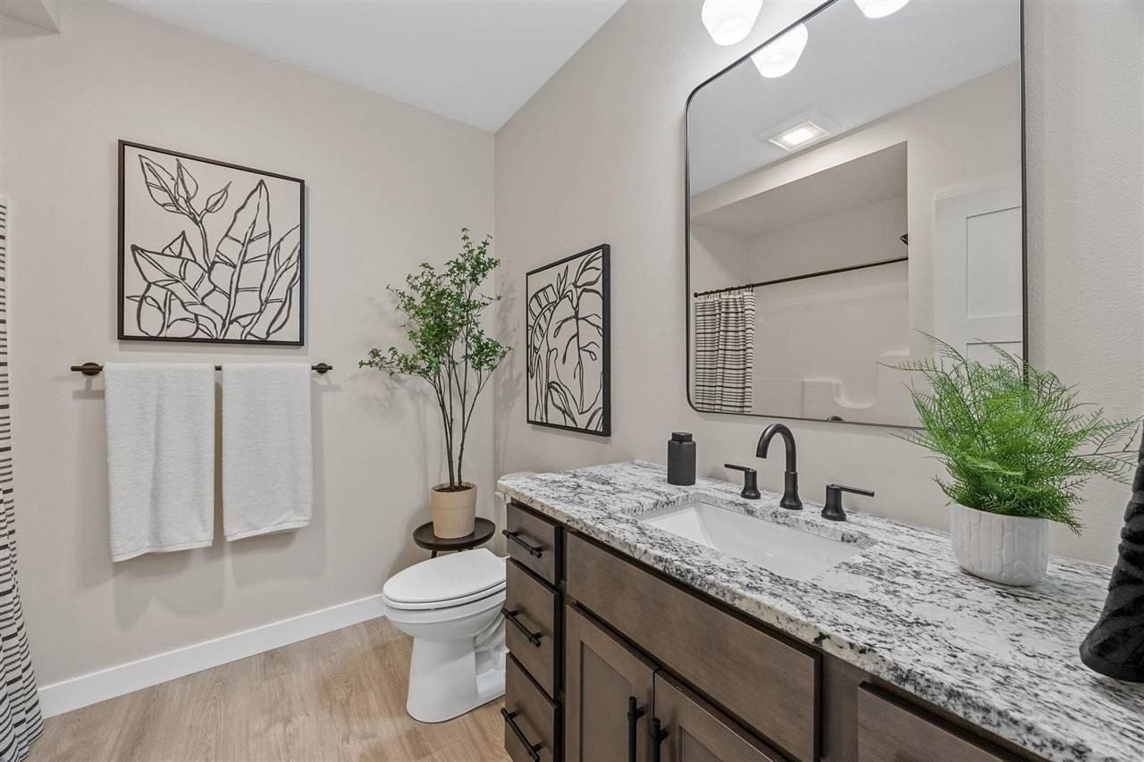 1392 Tamarack Trl. Iowa City, IA 52245