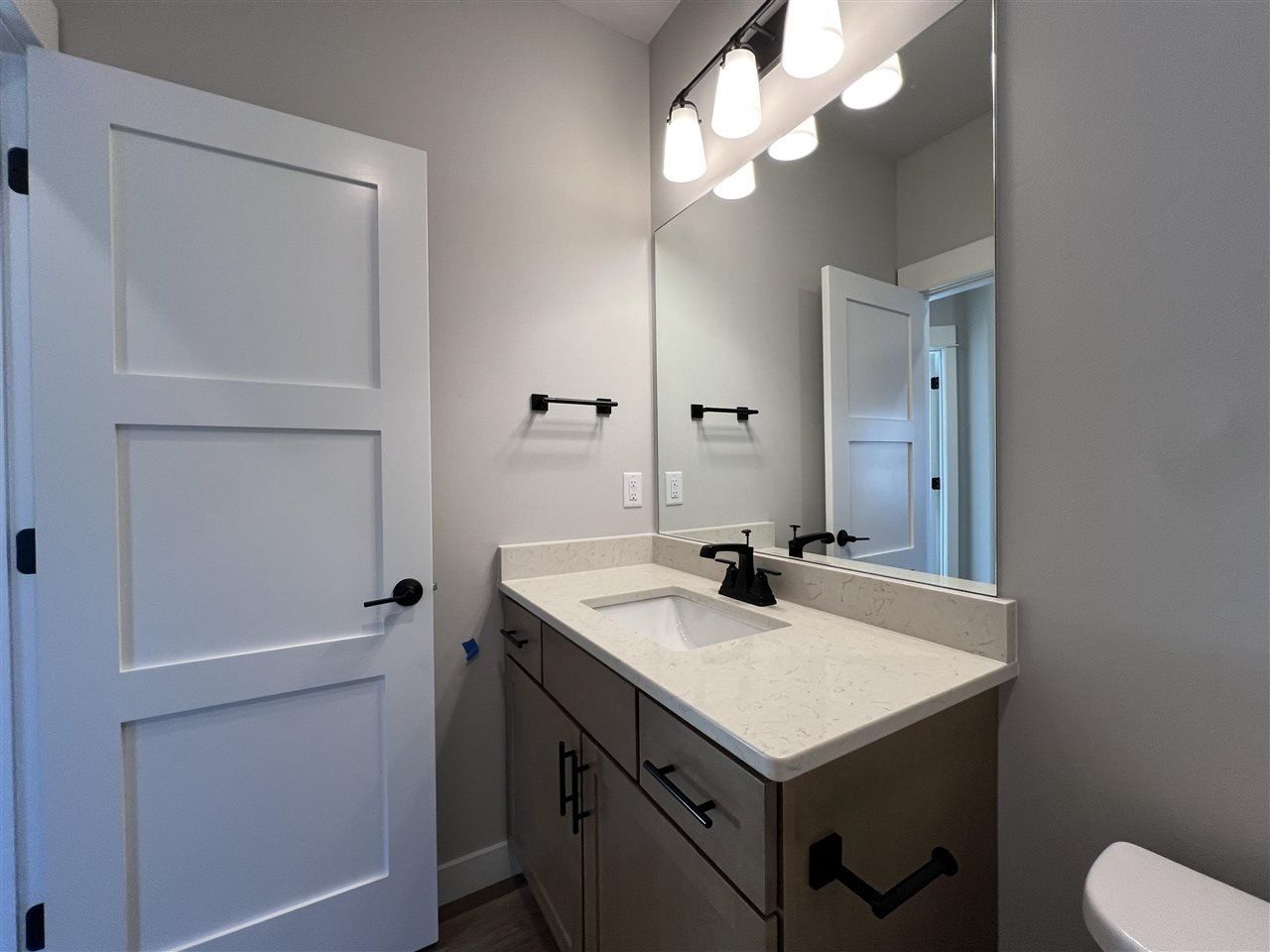 1311 E Gable Way. Tiffin, IA 52340