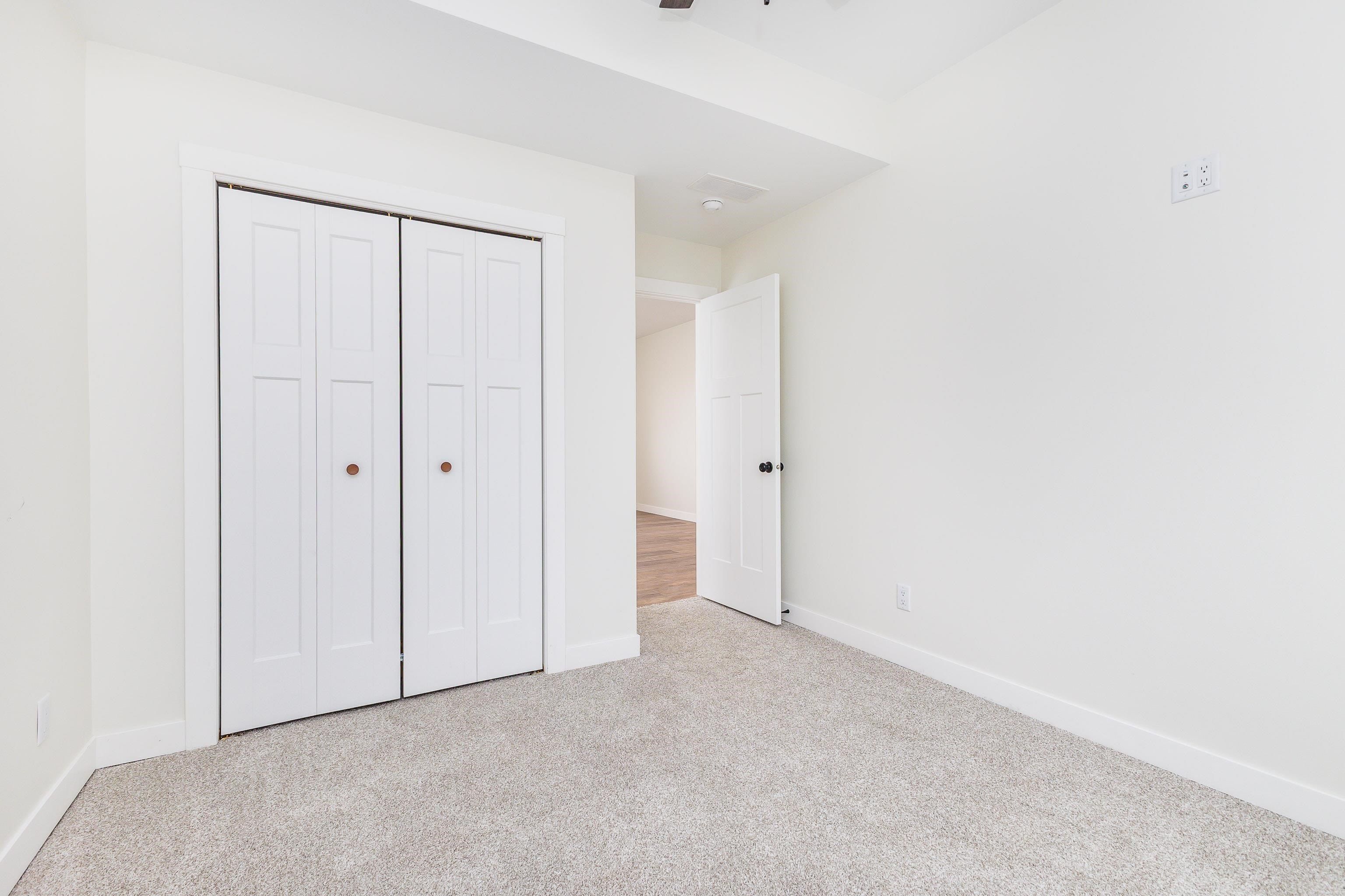 6100 Lynbrook. Asbury, IA 52002