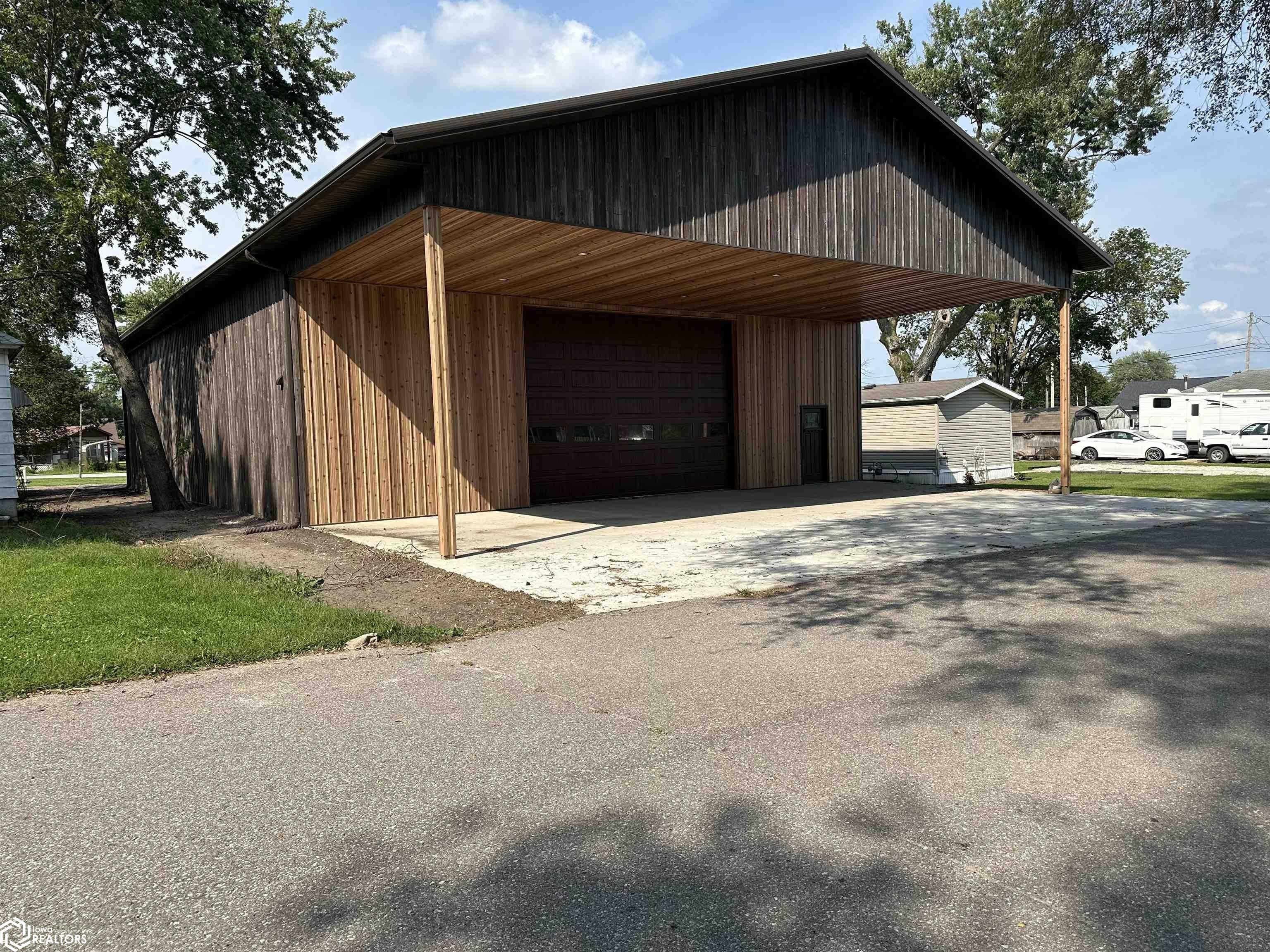 21 11Th Avenue W. Albia, IA 52531