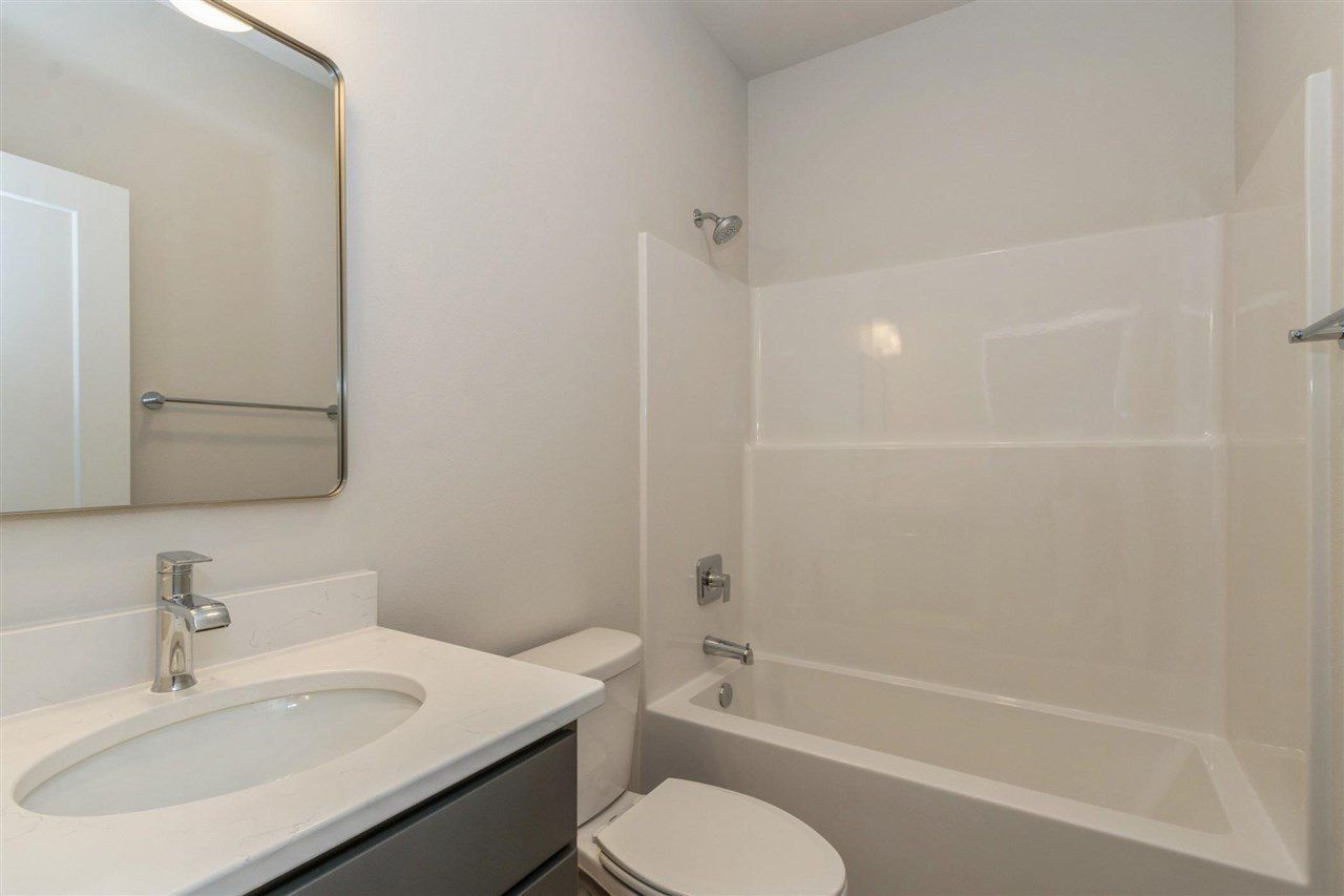 1000 Switchgrass Ln. Ely, IA 52227