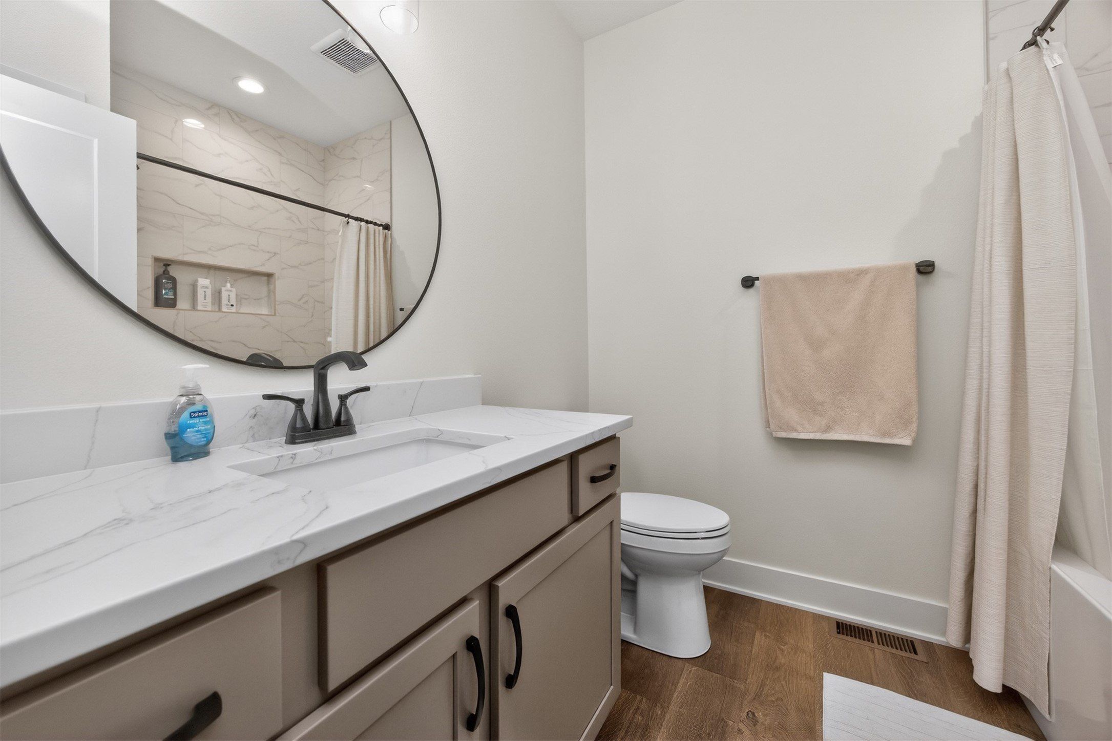 5321 173Rd Street. Urbandale, IA 50323