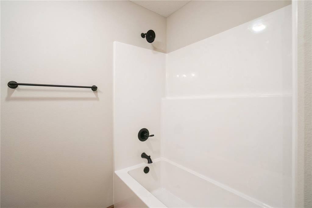 3329 Center Court. Robins, IA 52328