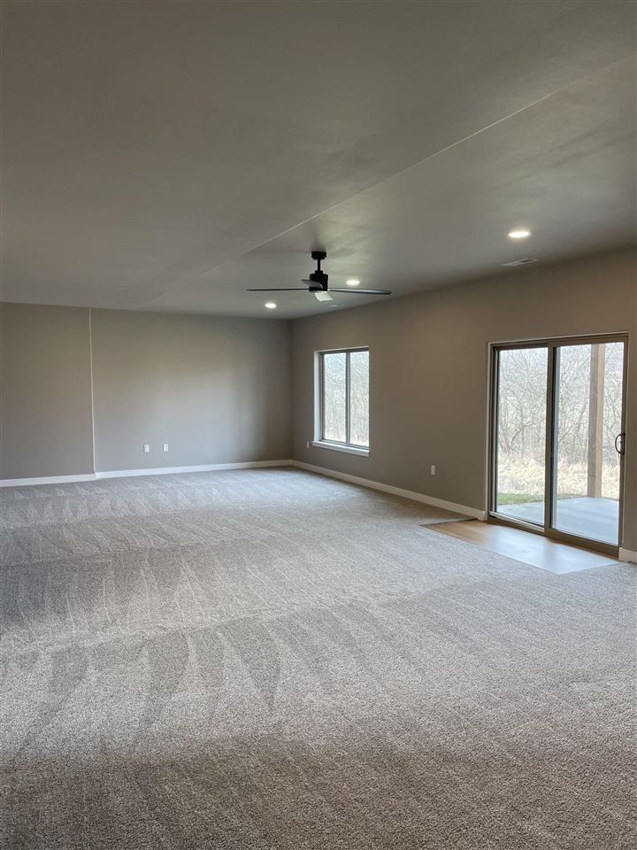 3976 Winnsboro Dr. Iowa City, IA 52245