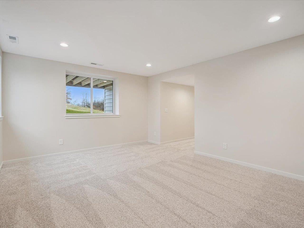 588 Maclan Cir. Iowa City, IA 52246