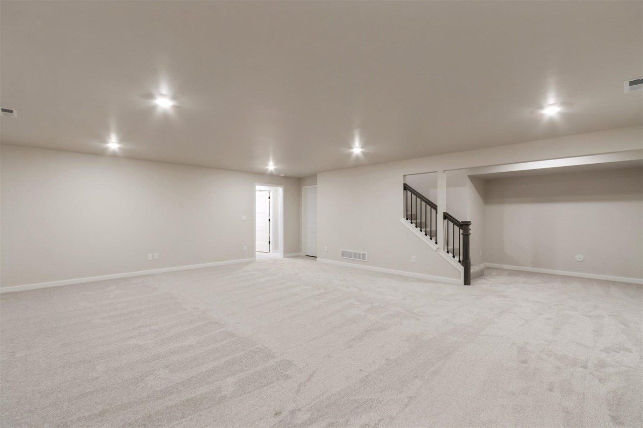 725 Chamberlin Lane. North Liberty, IA 52317