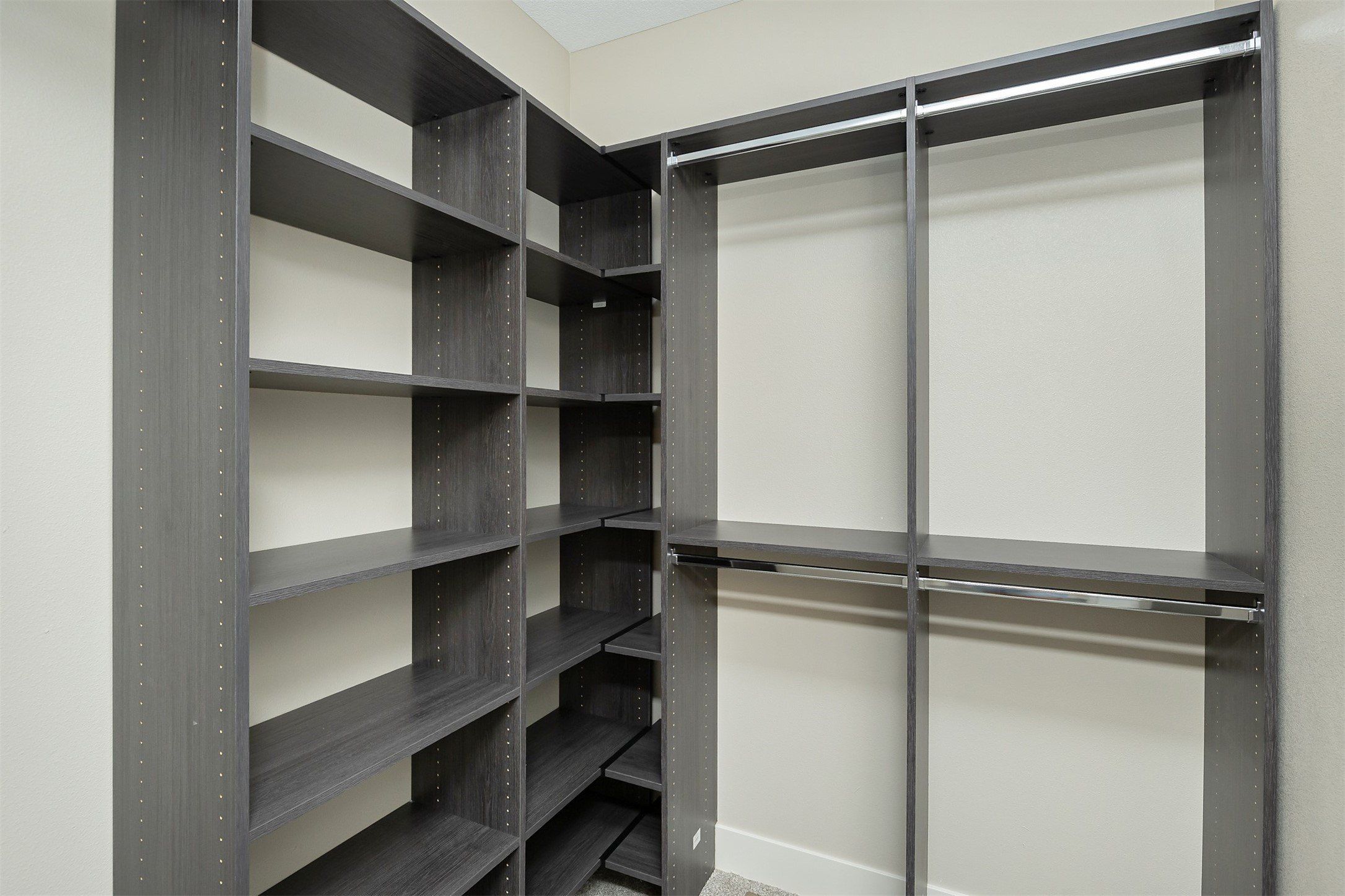 6633 River Bend Drive. Johnston, IA 50131