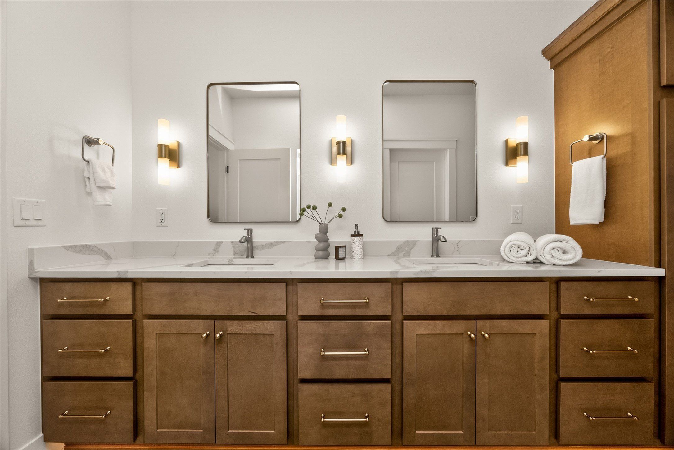 16212 Ironwood Lane. Urbandale, IA 50323