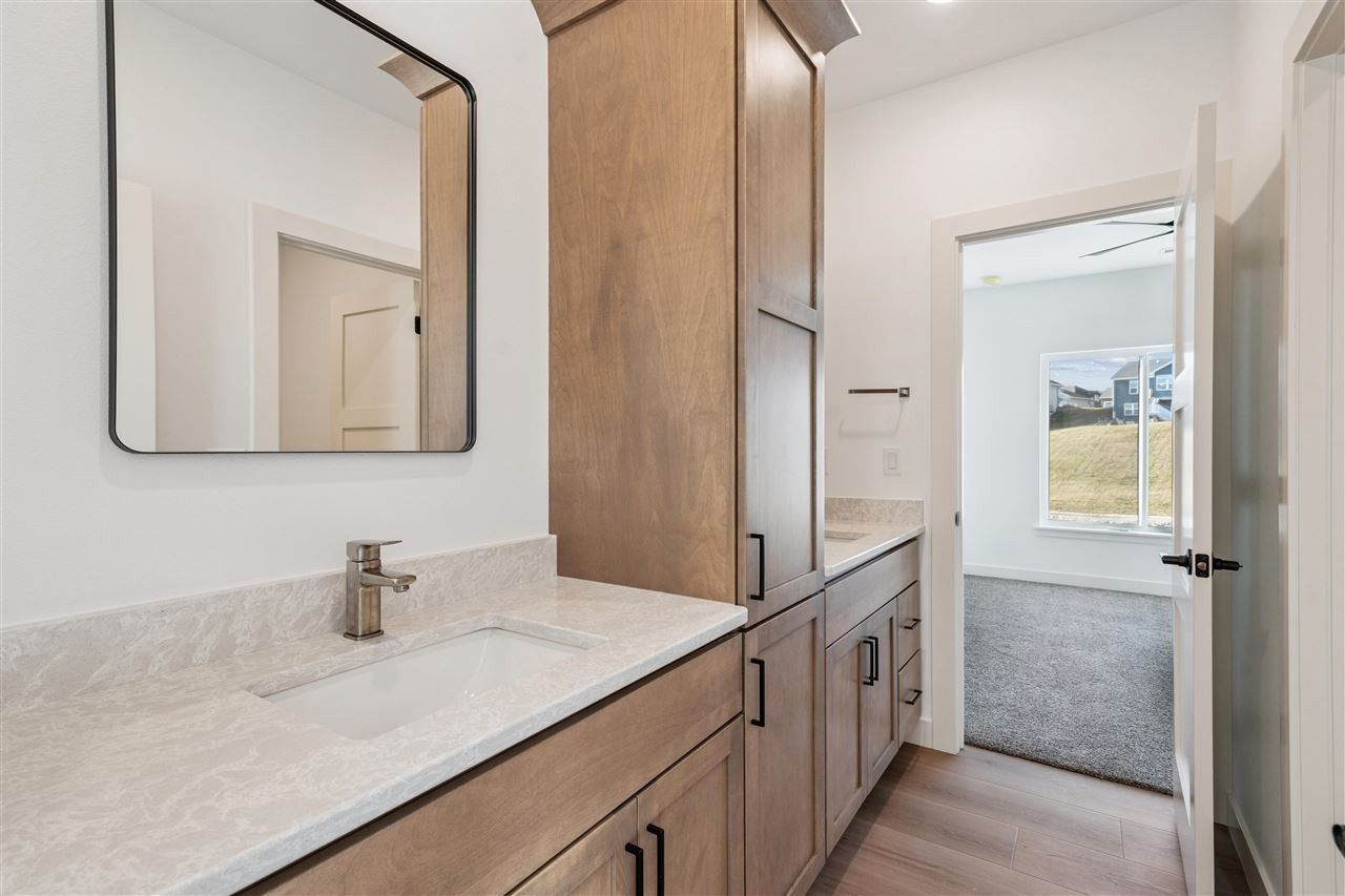 715 Cedar Bend Dr. Solon, IA 52333