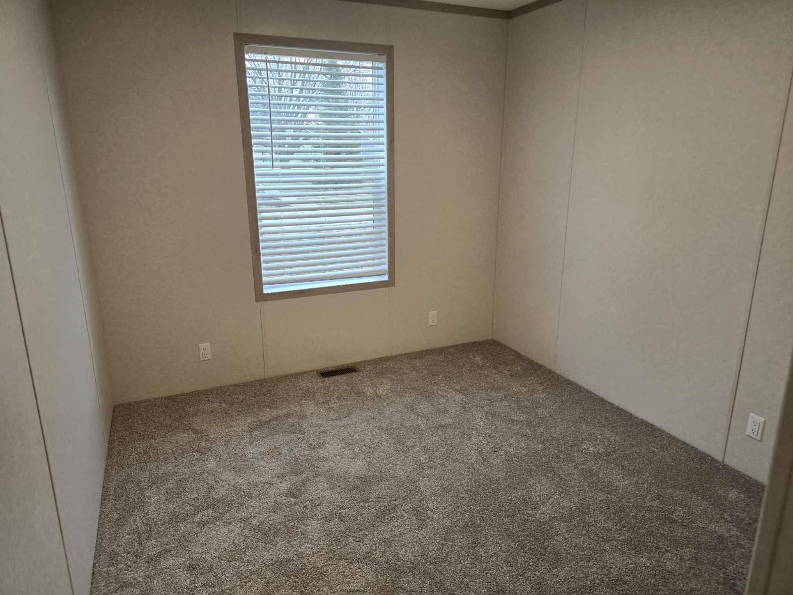 415 Nw Poplar Ave. Earlham, IA 50072