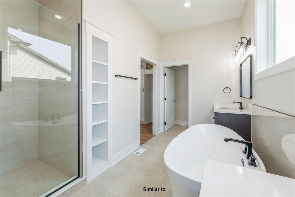 1310 S Auburn Place. West Des Moines, IA 50266