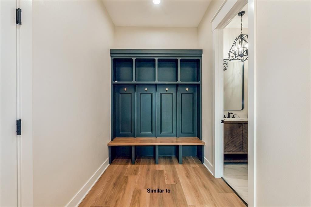 1310 S Auburn Place. West Des Moines, IA 50266