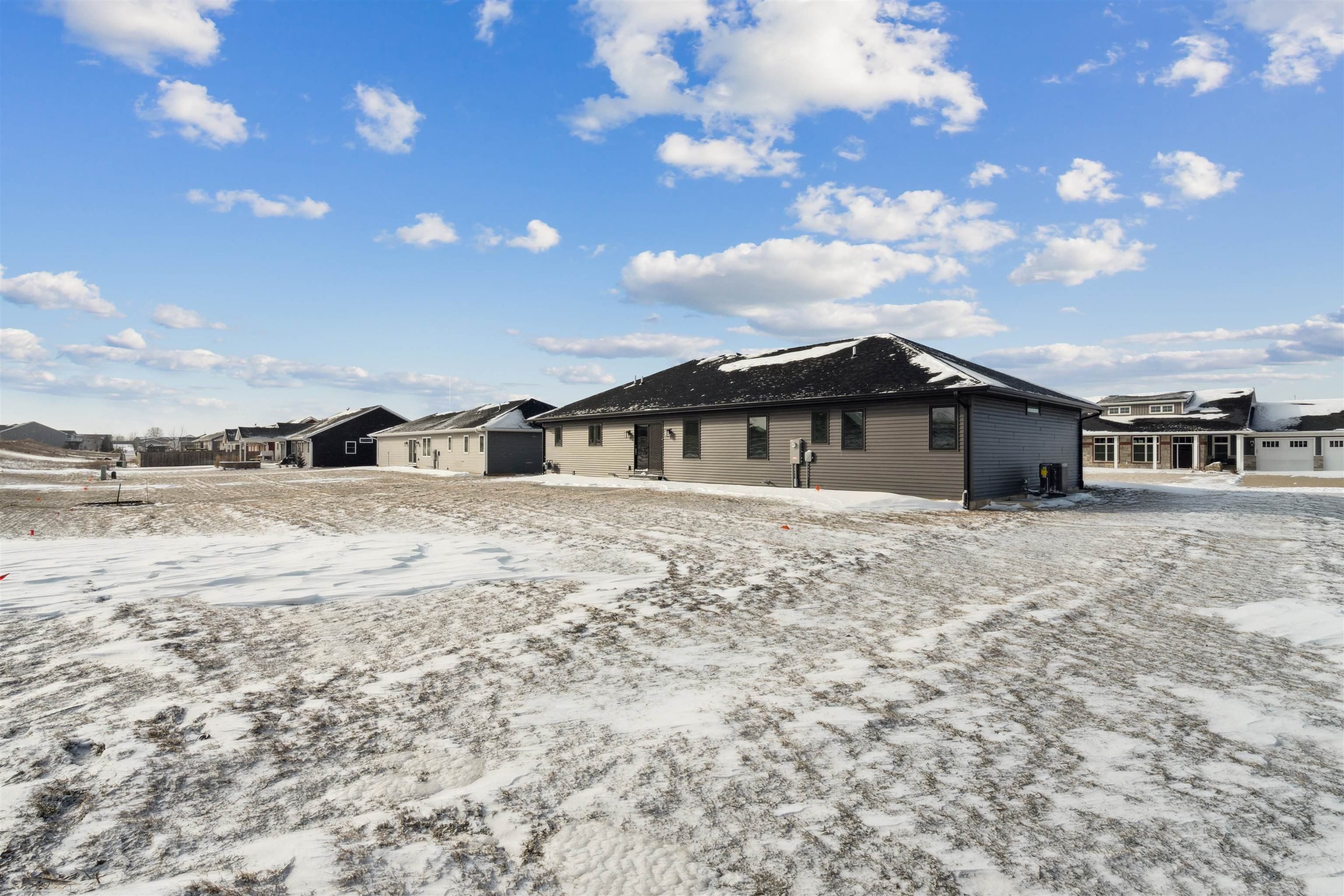 141 Se Mulberry Drive. Cascade, IA 52033