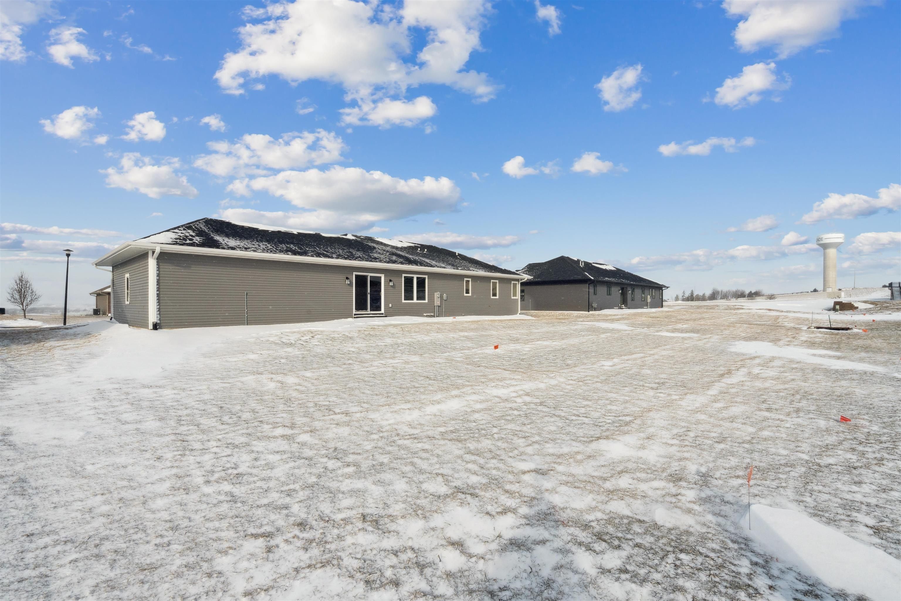 145 Se Mulberry Drive. Cascade, IA 52033