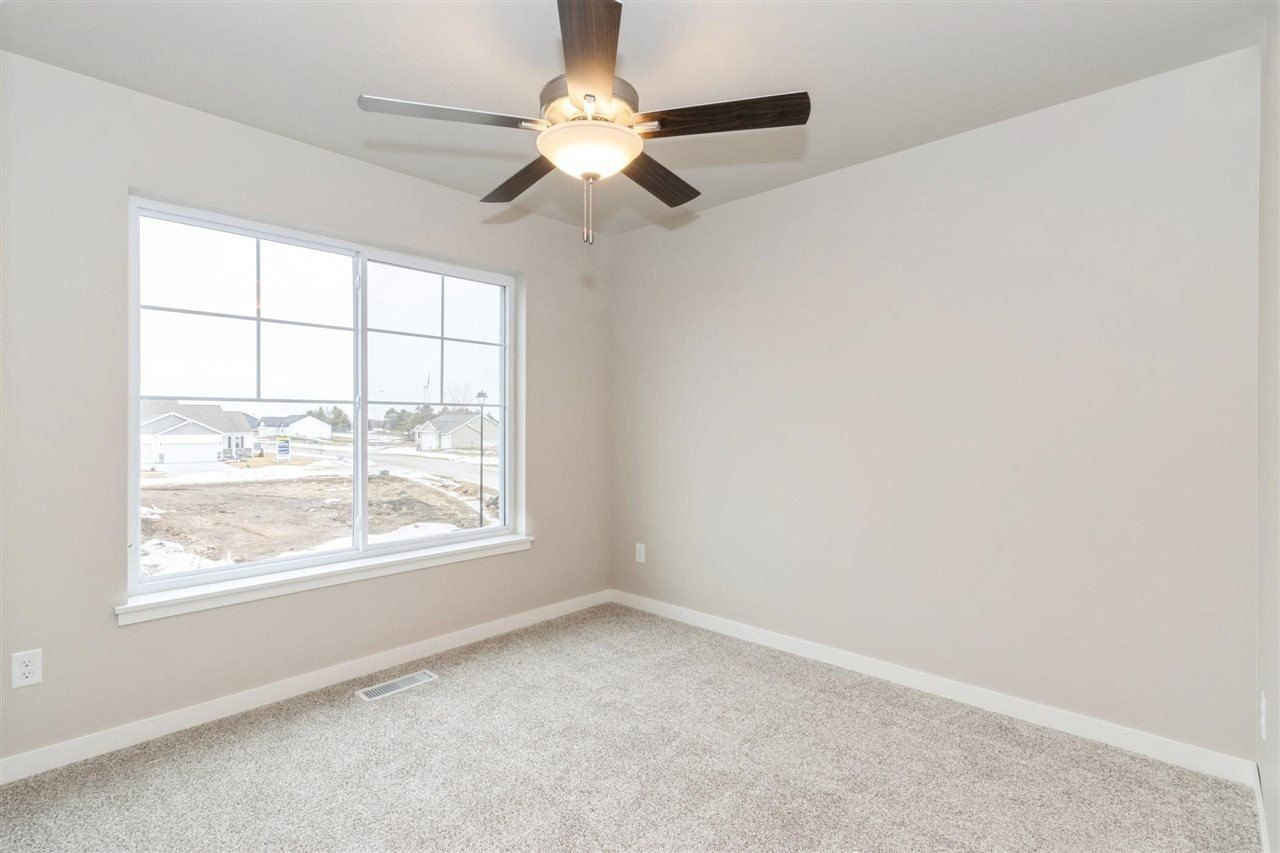 7027 Harlan Eddy Dr Sw. Cedar Rapids, IA 52404