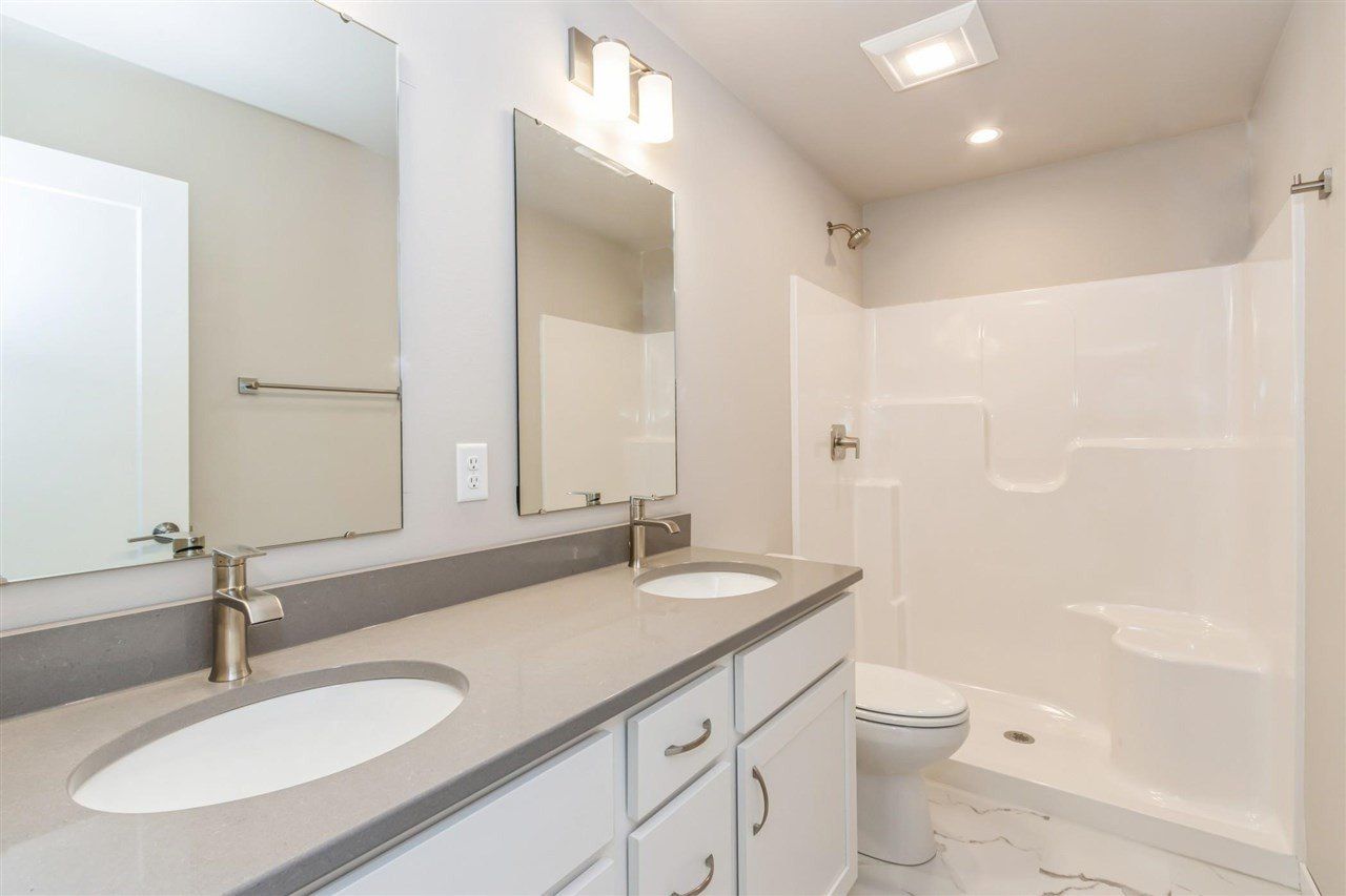 7023 Harlan Eddy Dr Sw. Cedar Rapids, IA 52404