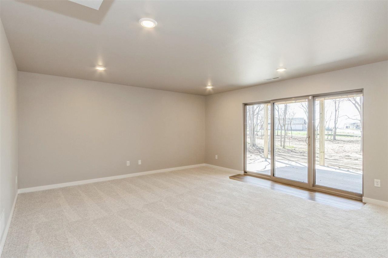 1110 Switchgrass Ln. Ely, IA 52227