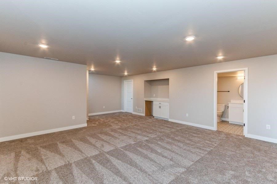 1020 Linden Ln. Ely, IA 52227